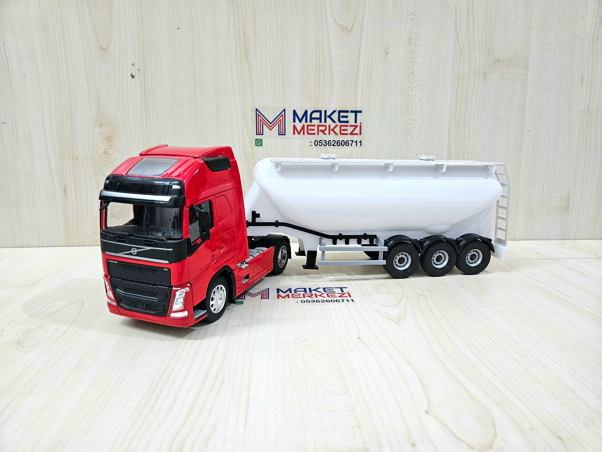 1/32 WELLY KIRMIZI VOLVO FH4 W TİPİ DÜZ SİLOBAS TIR MAKETİ