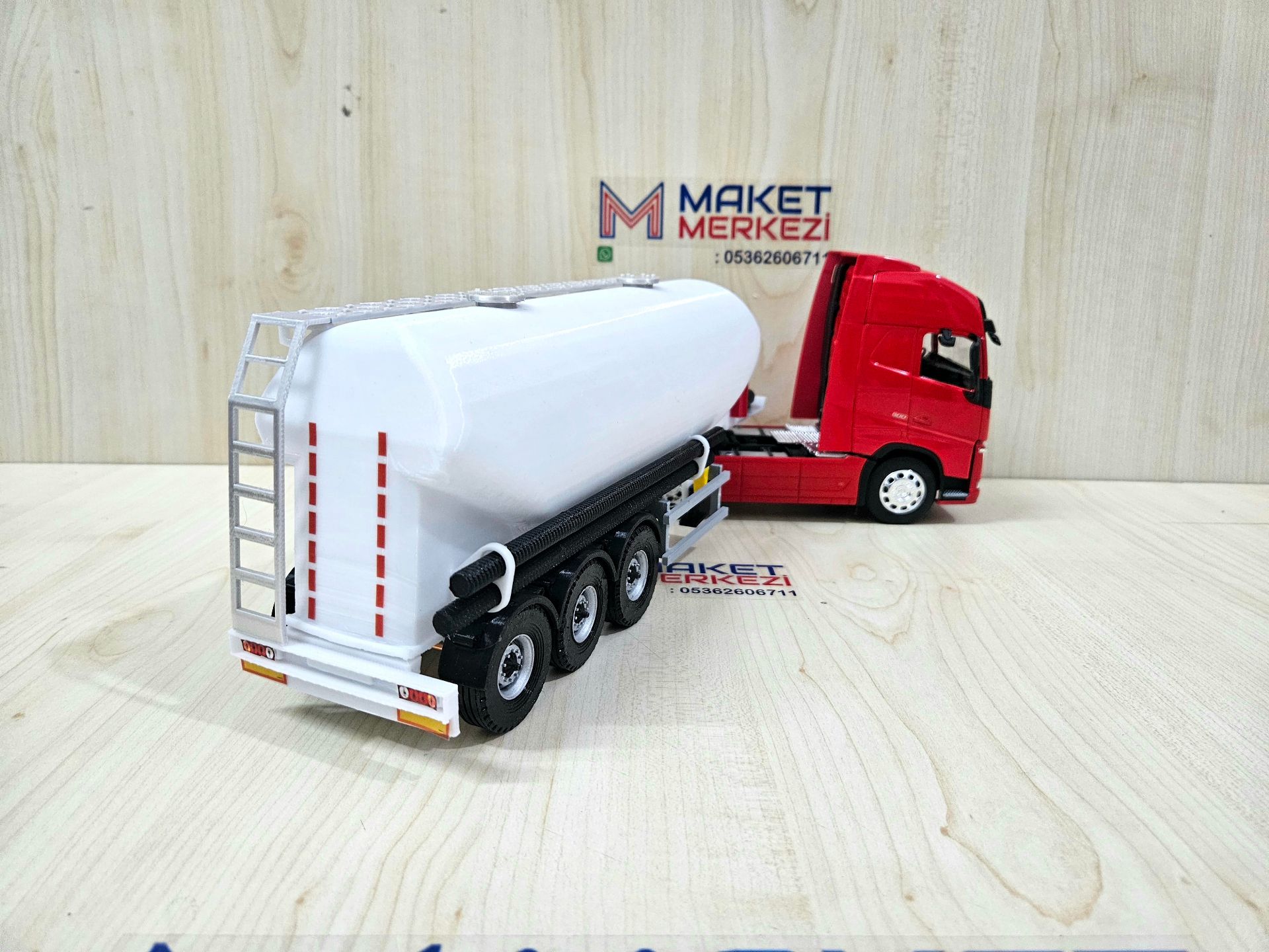 1/32 WELLY KIRMIZI VOLVO FH4 W TİPİ DÜZ SİLOBAS TIR MAKETİ
