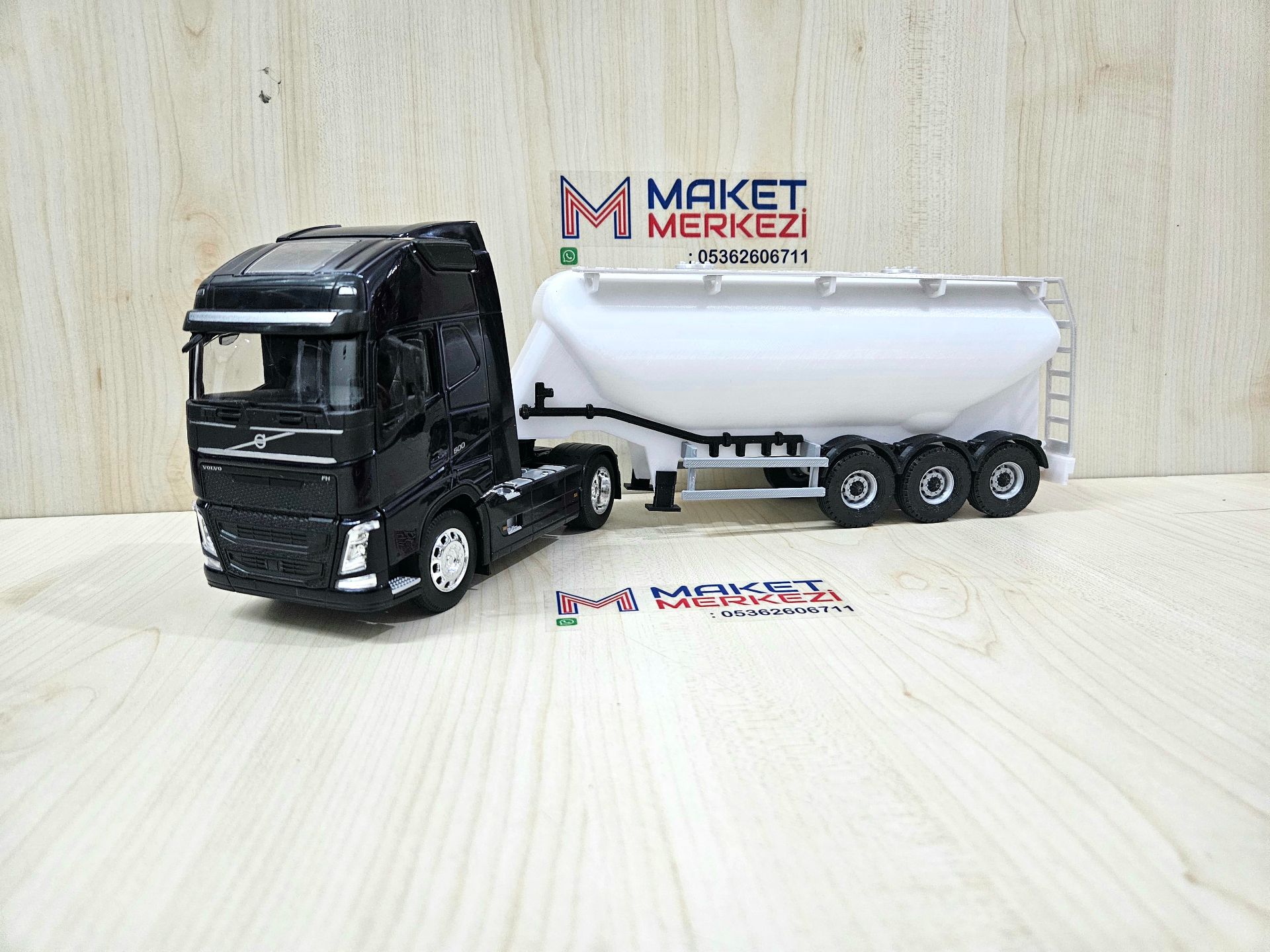 1/32 WELLY LACİVERT VOLVO FH4 W TİPİ DÜZ SİLOBAS TIR MAKETİ
