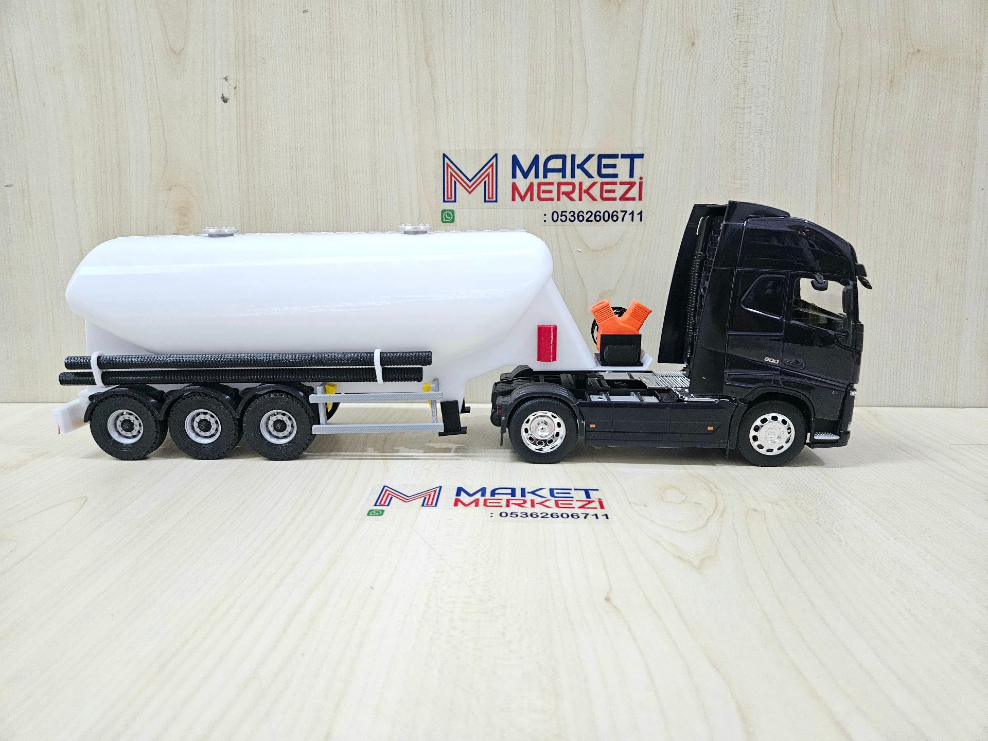 1/32 WELLY LACİVERT VOLVO FH4 W TİPİ DÜZ SİLOBAS TIR MAKETİ