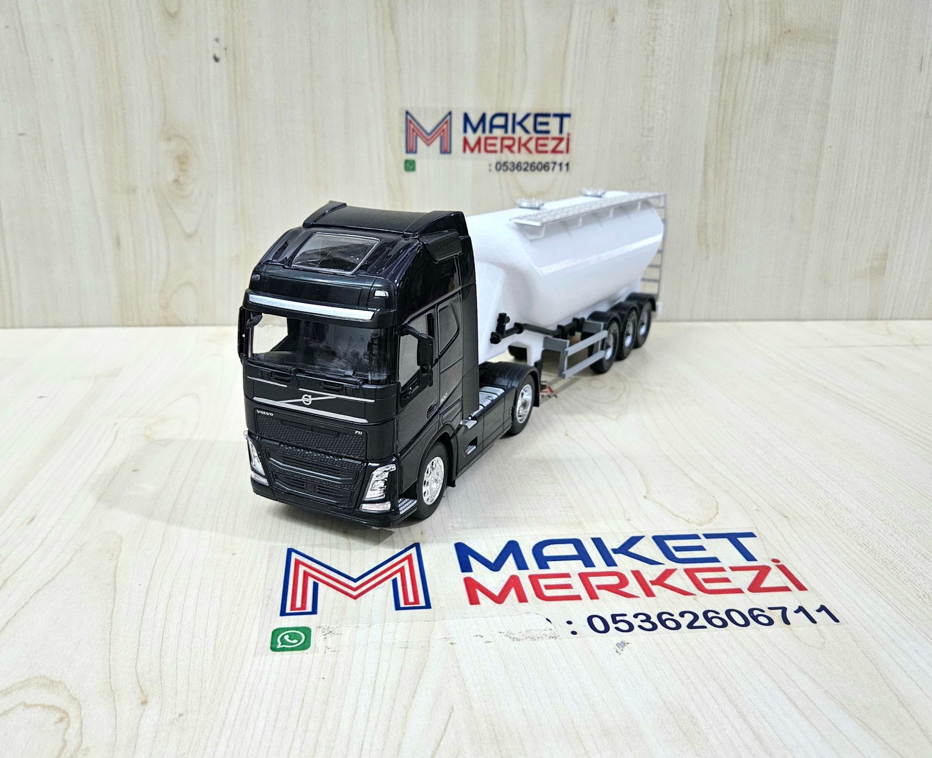1/32 WELLY LACİVERT VOLVO FH4 W TİPİ DÜZ SİLOBAS TIR MAKETİ