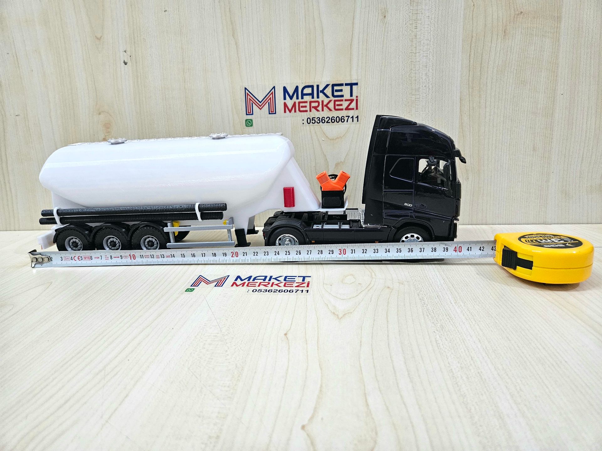 1/32 WELLY LACİVERT VOLVO FH4 W TİPİ DÜZ SİLOBAS TIR MAKETİ