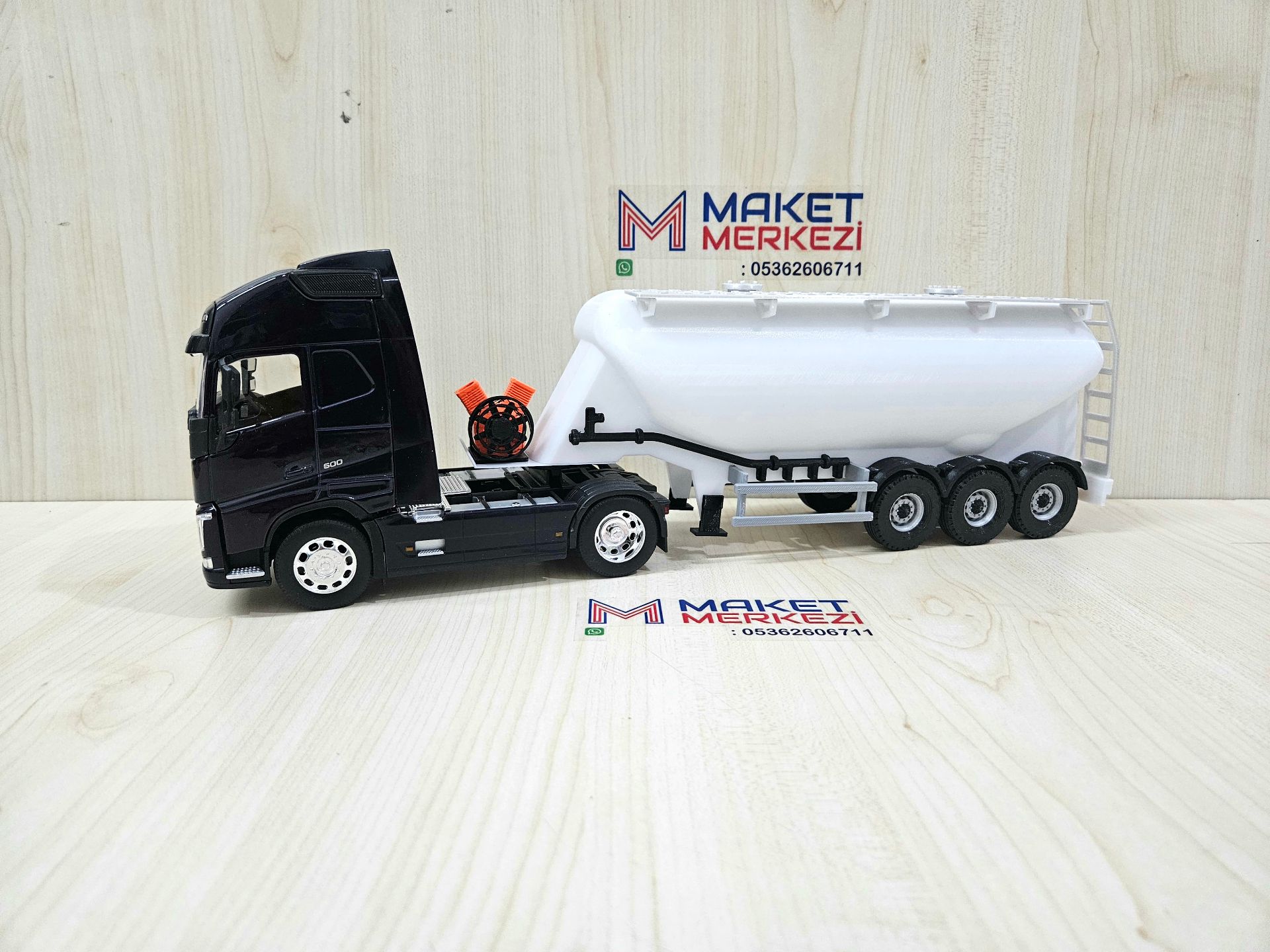 1/32 WELLY LACİVERT VOLVO FH4 W TİPİ DÜZ SİLOBAS TIR MAKETİ