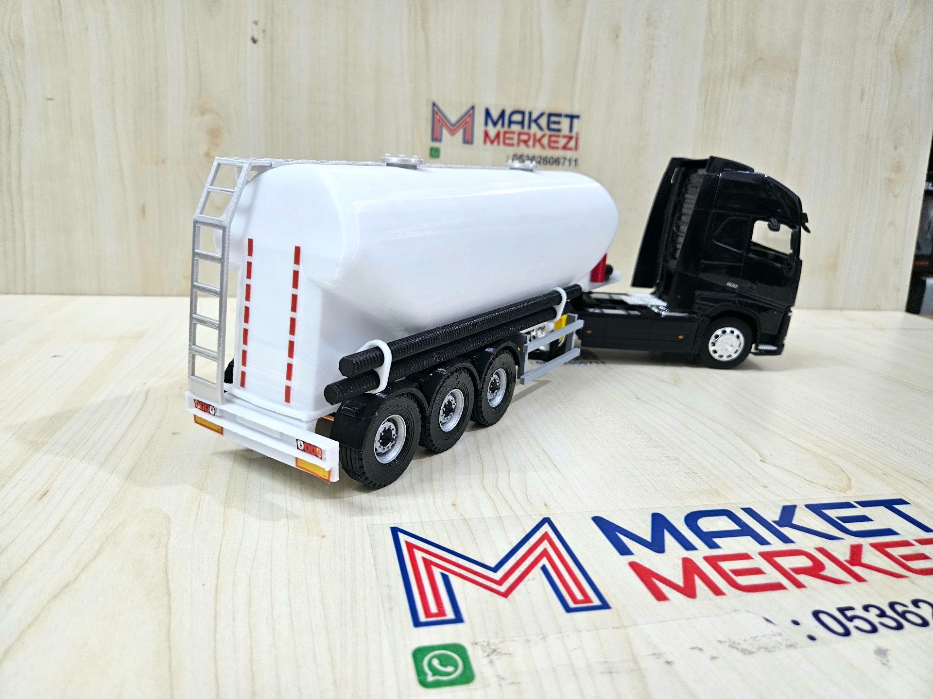 1/32 WELLY LACİVERT VOLVO FH4 W TİPİ DÜZ SİLOBAS TIR MAKETİ