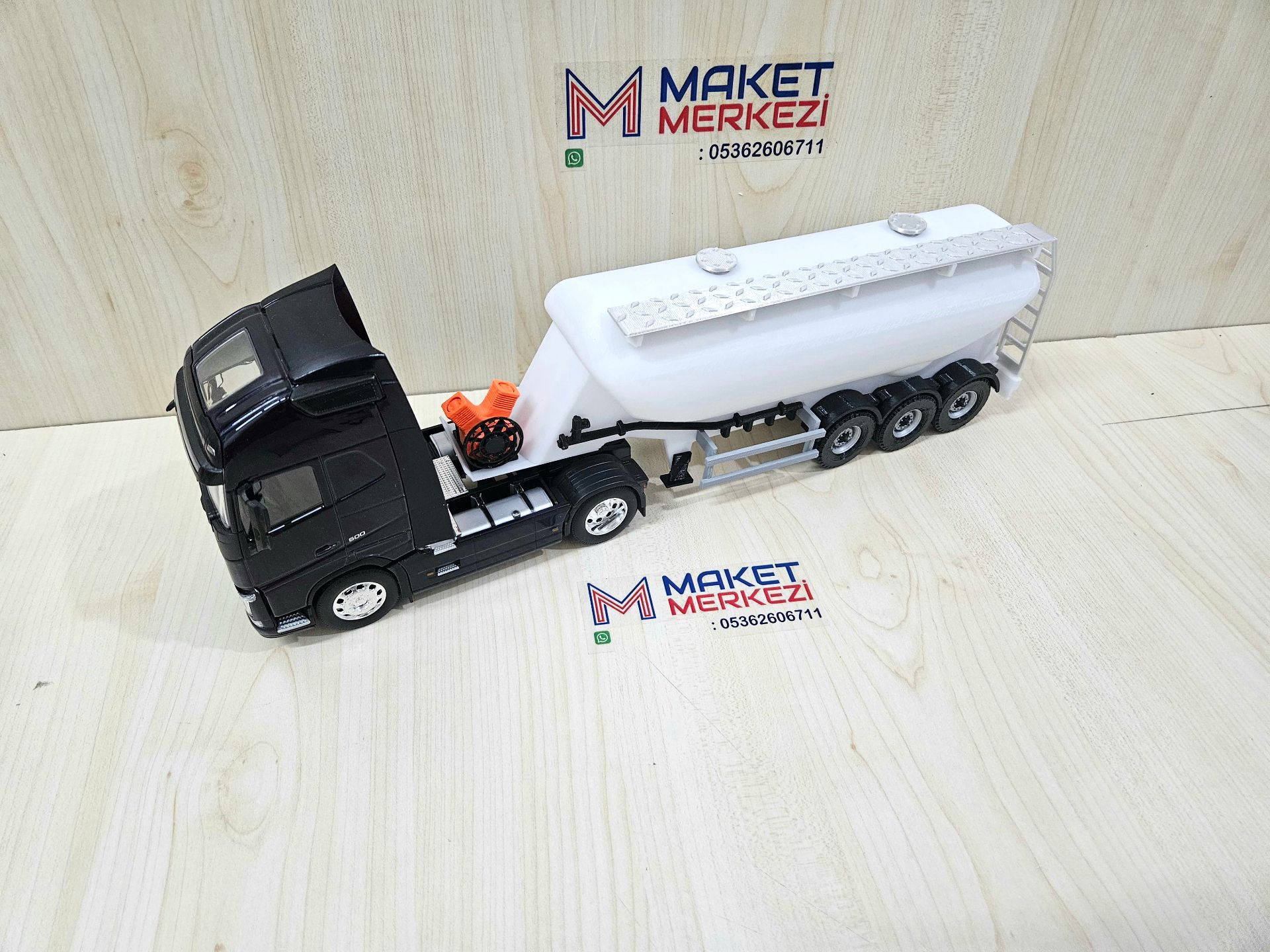 1/32 WELLY LACİVERT VOLVO FH4 W TİPİ DÜZ SİLOBAS TIR MAKETİ