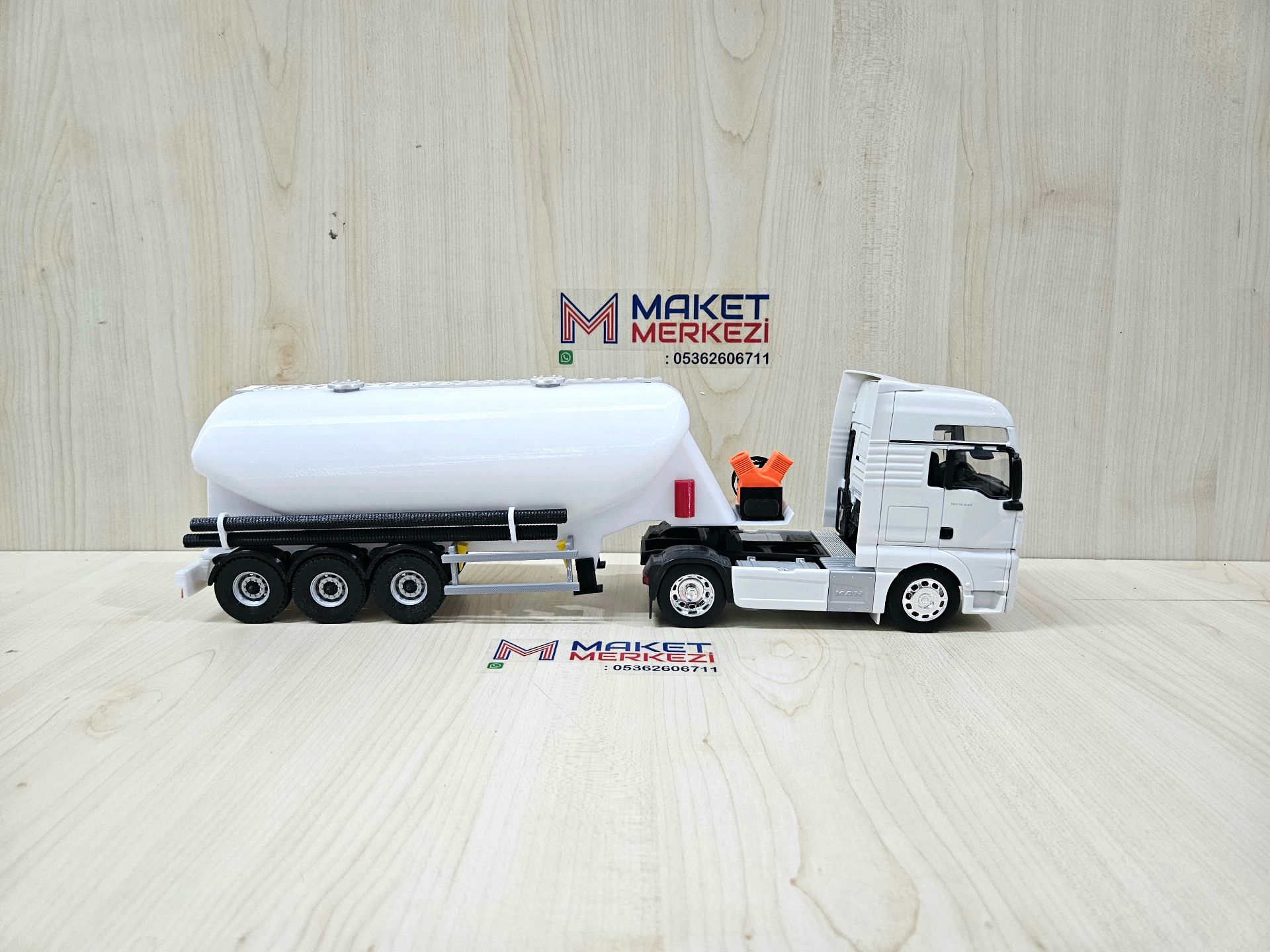 1/32 WELLY MAN TGX W TİPİ DÜZ SİLOBAS TIR MAKETİ