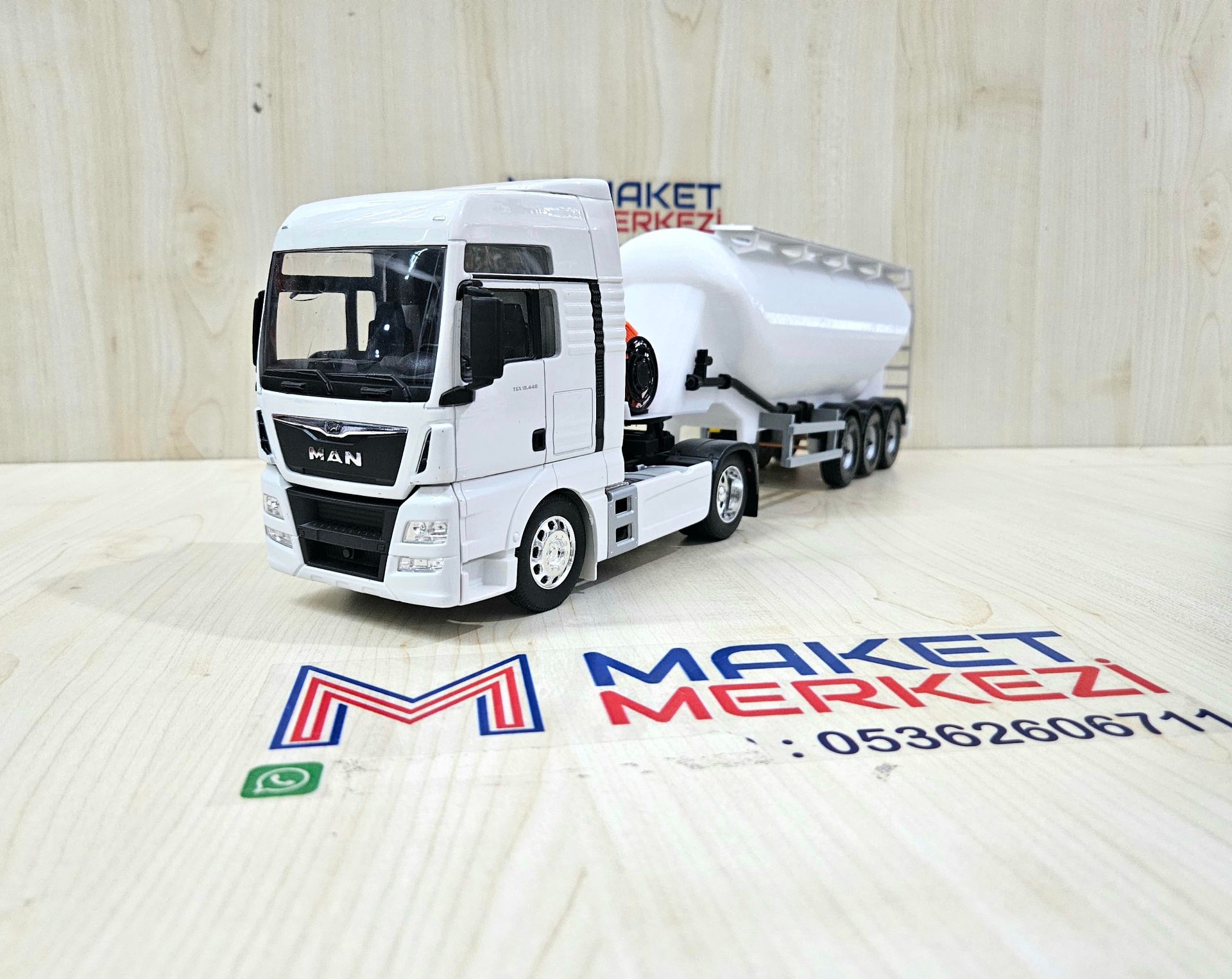 1/32 WELLY MAN TGX W TİPİ DÜZ SİLOBAS TIR MAKETİ