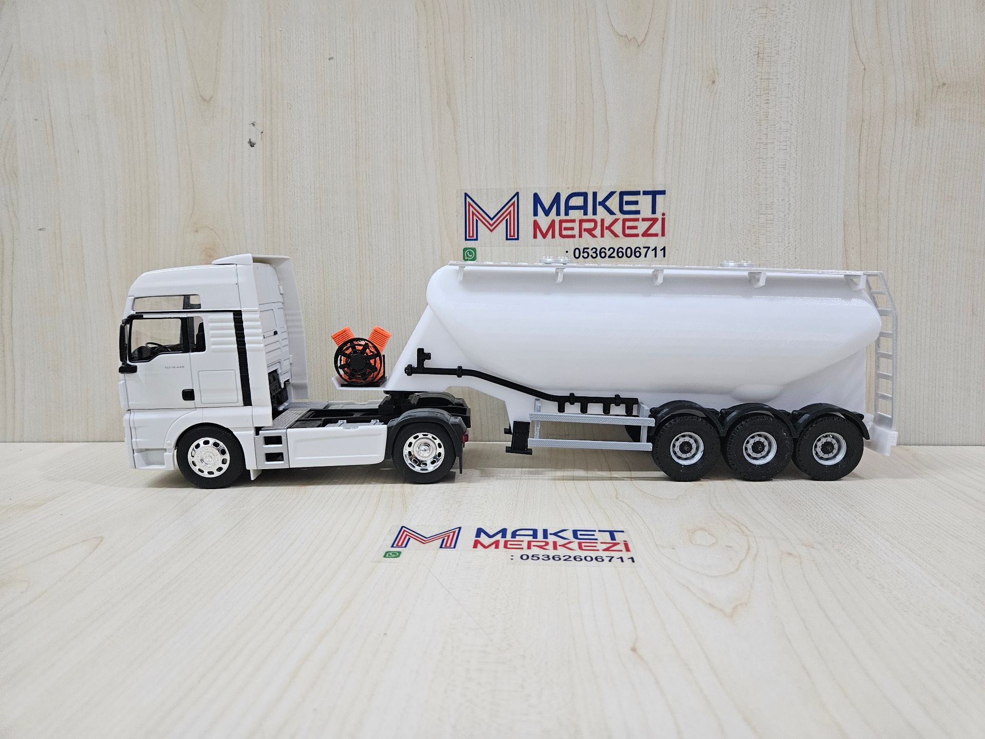 1/32 WELLY MAN TGX W TİPİ DÜZ SİLOBAS TIR MAKETİ