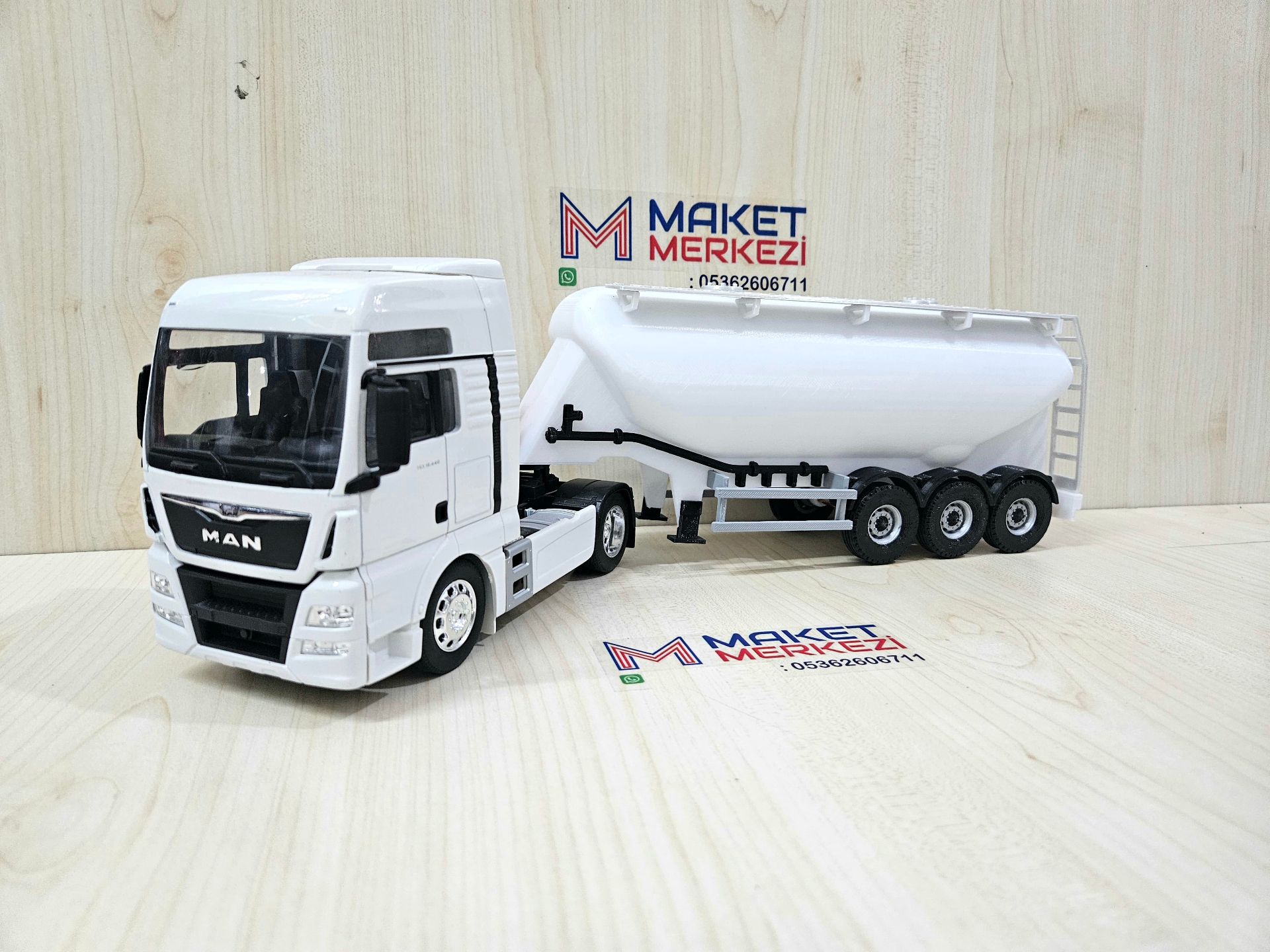 1/32 WELLY MAN TGX W TİPİ DÜZ SİLOBAS TIR MAKETİ