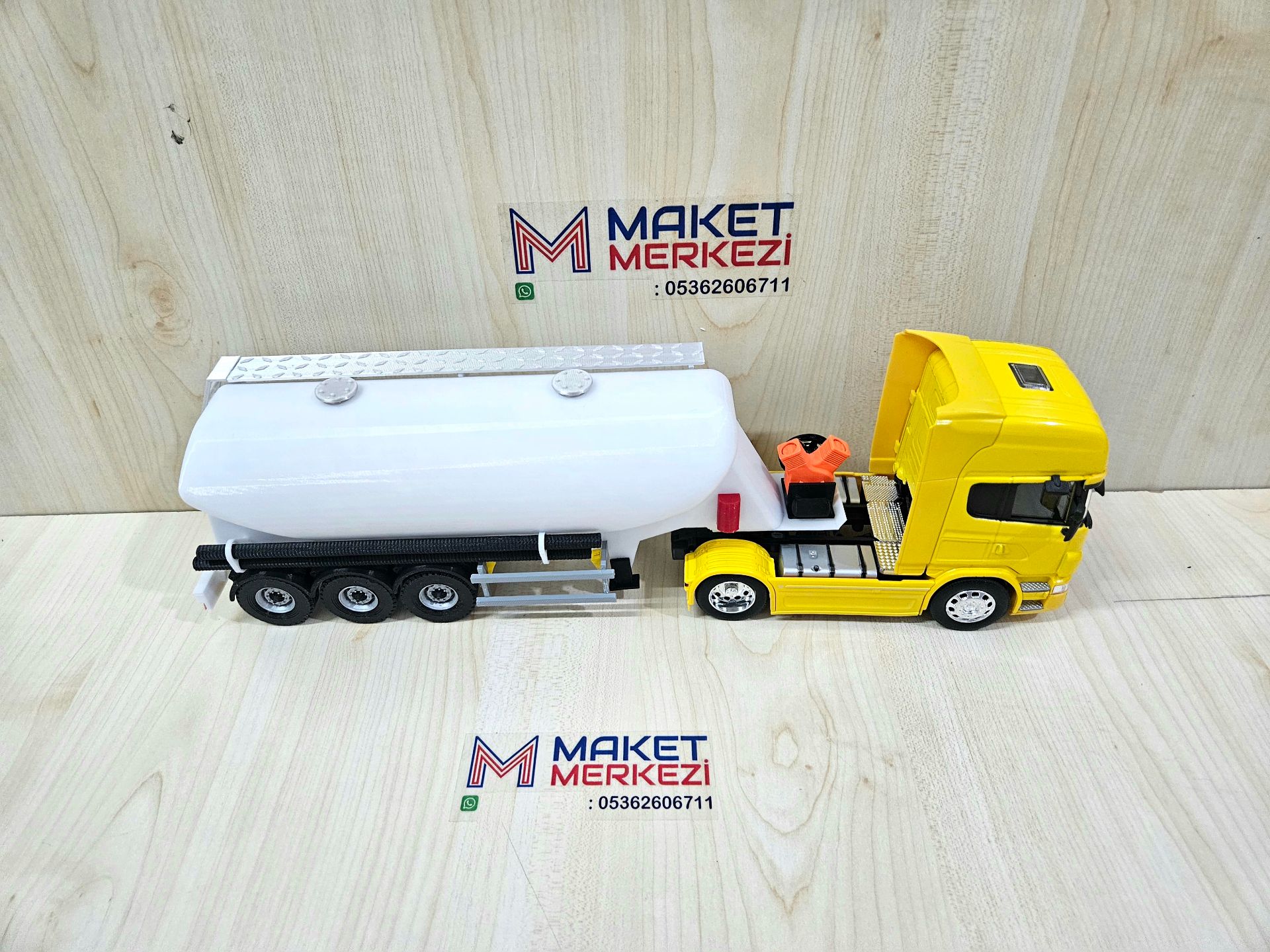 1/32 WELLY SARI SCANIA R730 W TİPİ DÜZ SİLOBAS TIR MAKETİ