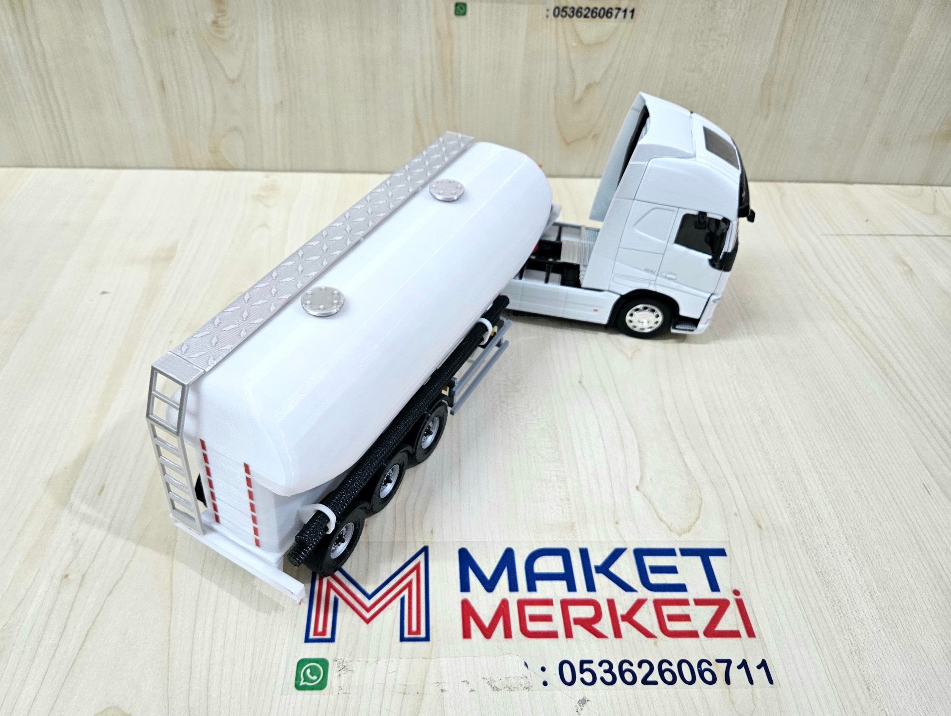 1/32 WELLY BEYAZ VOLVO FH4 W TİPİ DÜZ SİLOBAS TIR MAKETİ