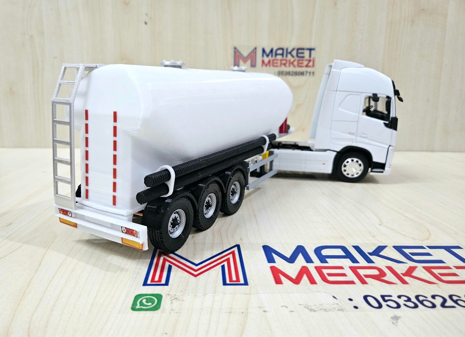 1/32 WELLY BEYAZ VOLVO FH4 W TİPİ DÜZ SİLOBAS TIR MAKETİ