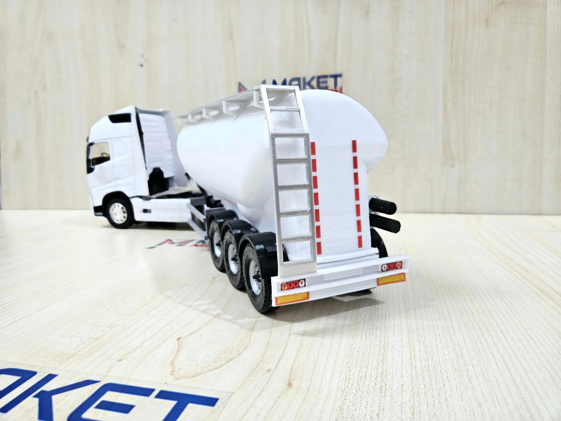 1/32 WELLY BEYAZ VOLVO FH4 W TİPİ DÜZ SİLOBAS TIR MAKETİ