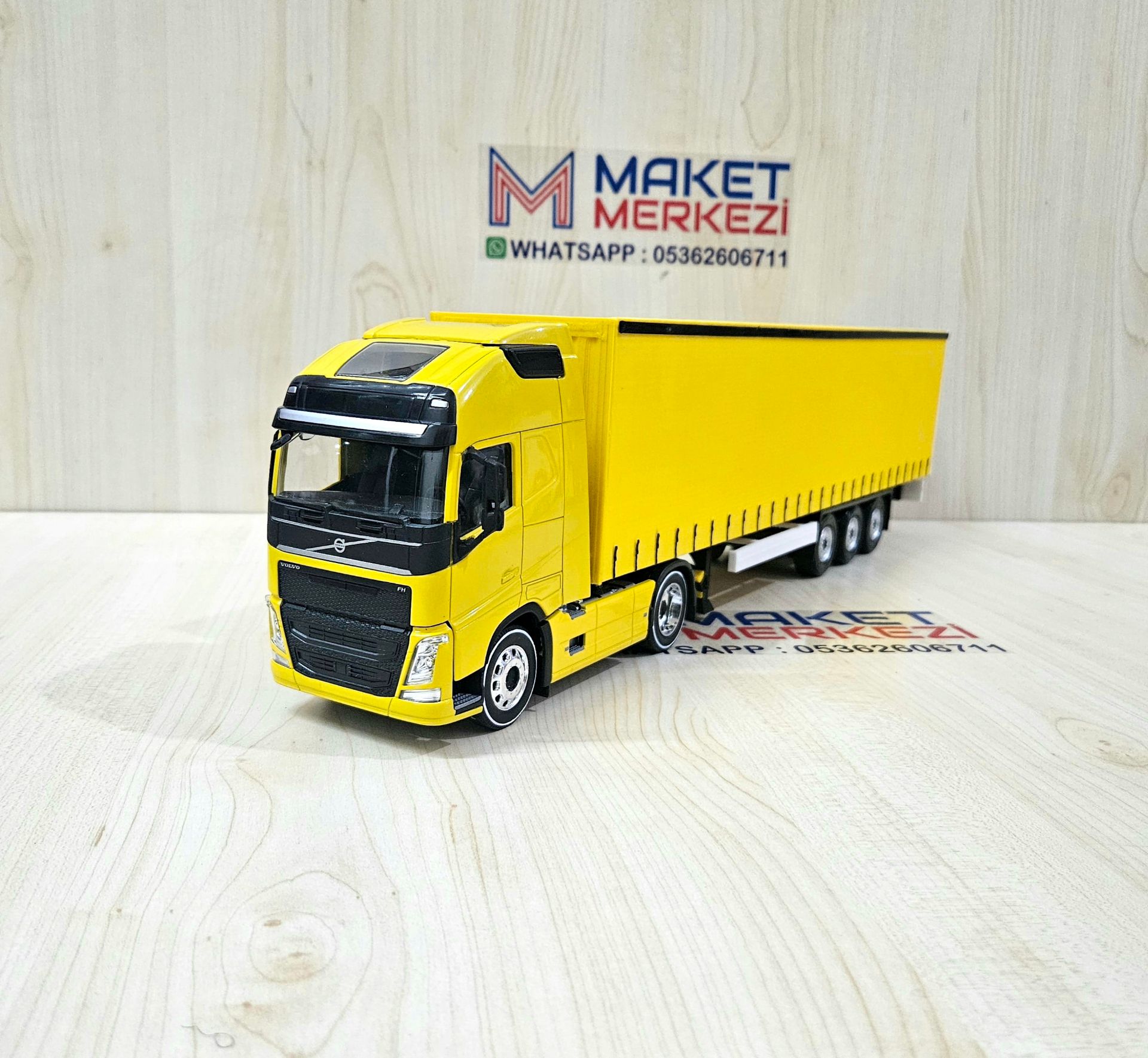 1/32 WELLY SARI VOLVO FH4 TENTE DORSELİ TIR MAKETİ