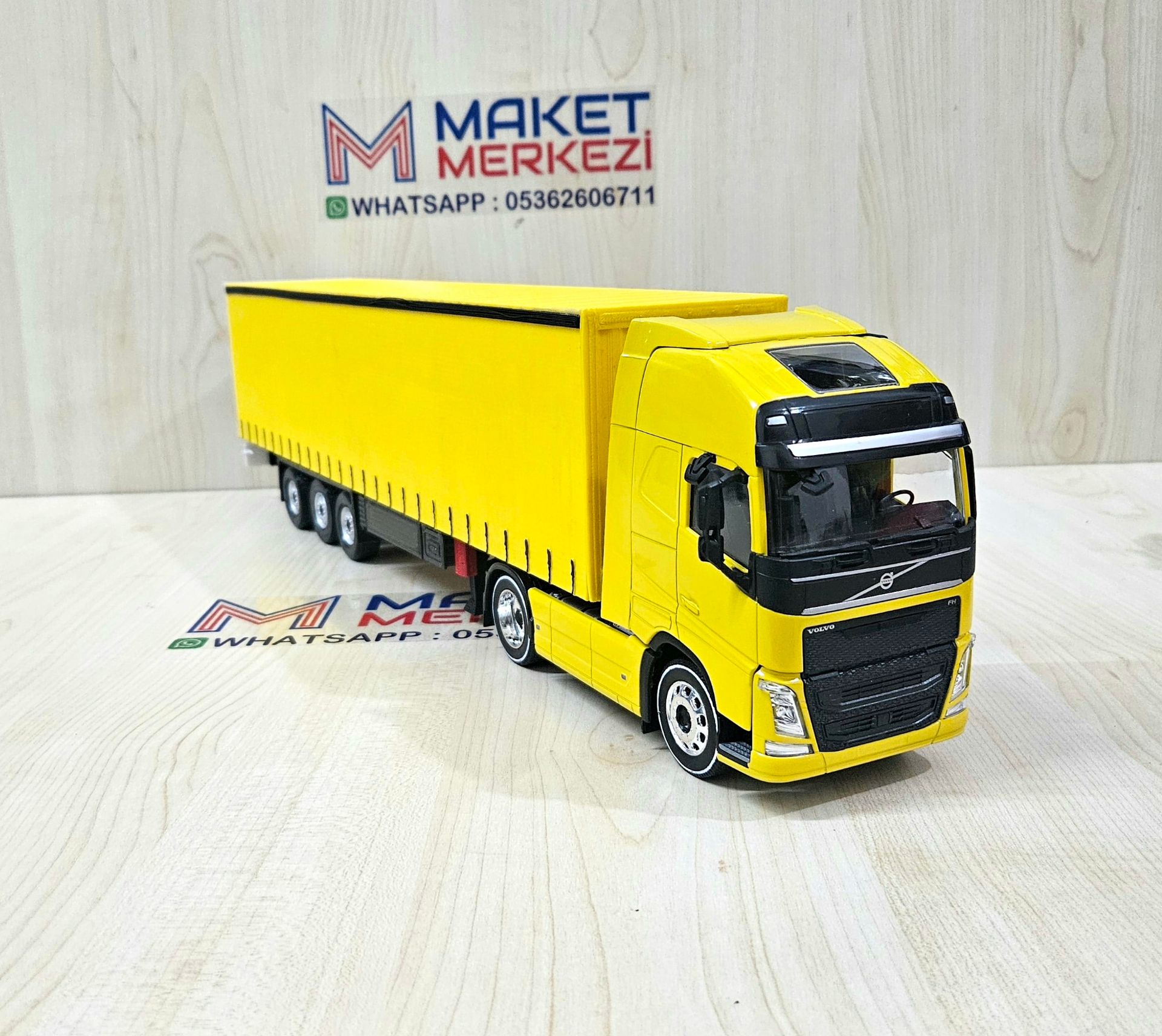 1/32 WELLY SARI VOLVO FH4 TENTE DORSELİ TIR MAKETİ