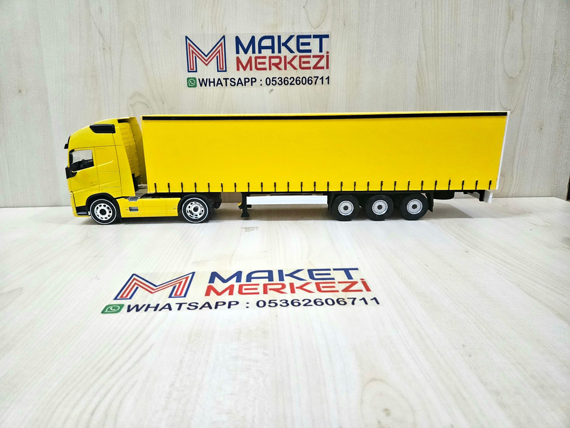 1/32 WELLY SARI VOLVO FH4 TENTE DORSELİ TIR MAKETİ