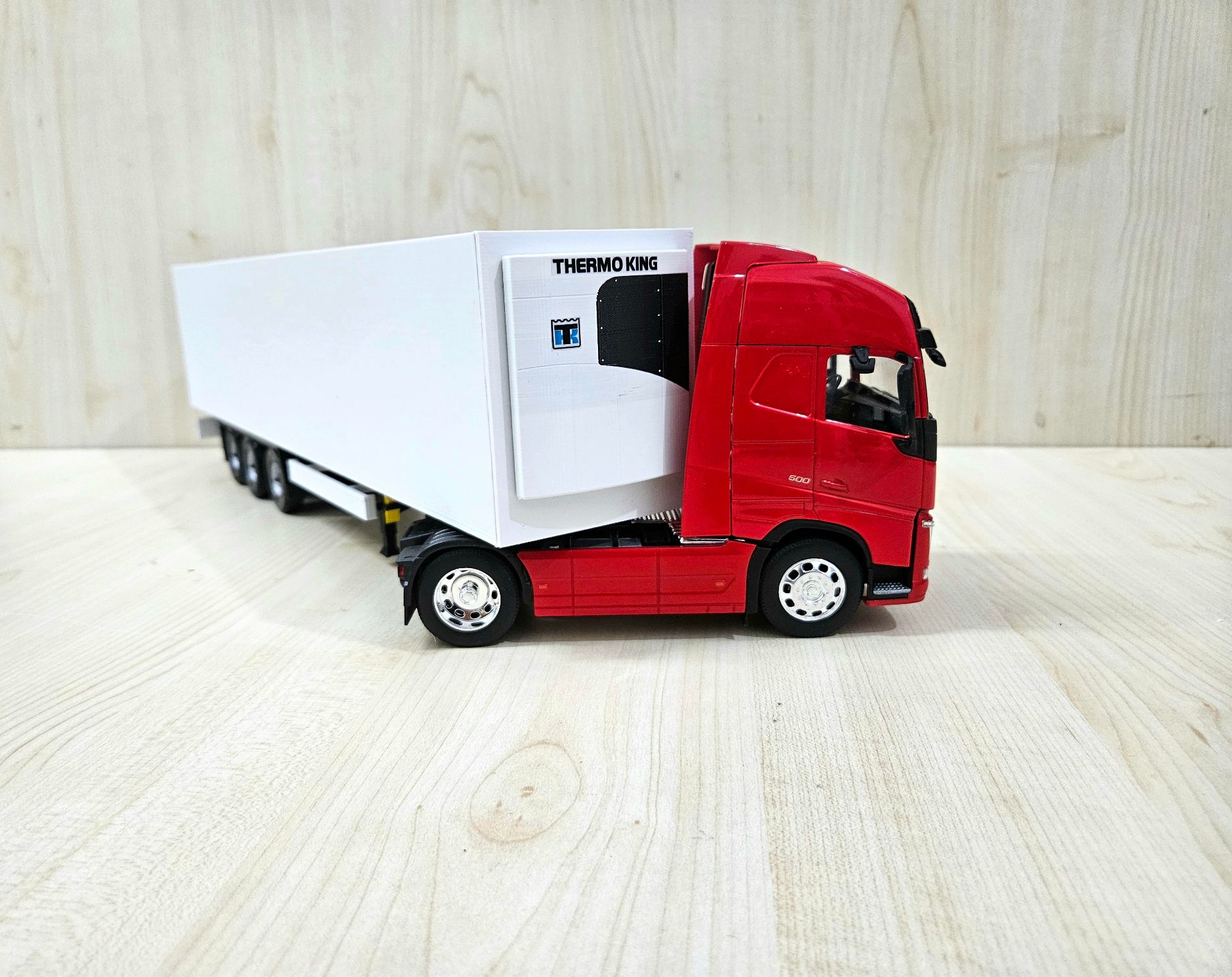 1/32 WELLY KIRMIZI VOLVO FH4 FRIGO DORSELİ TIR MAKETİ