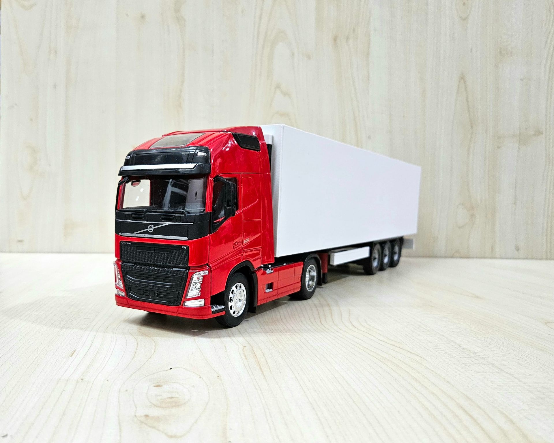 1/32 WELLY KIRMIZI VOLVO FH4 FRIGO DORSELİ TIR MAKETİ