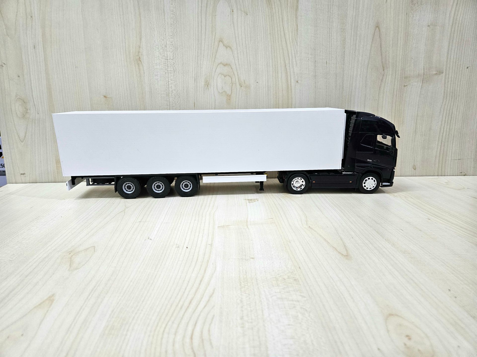 1/32 WELLY LACİVERT VOLVO FH4 FRIGO DORSELİ TIR MAKETİ