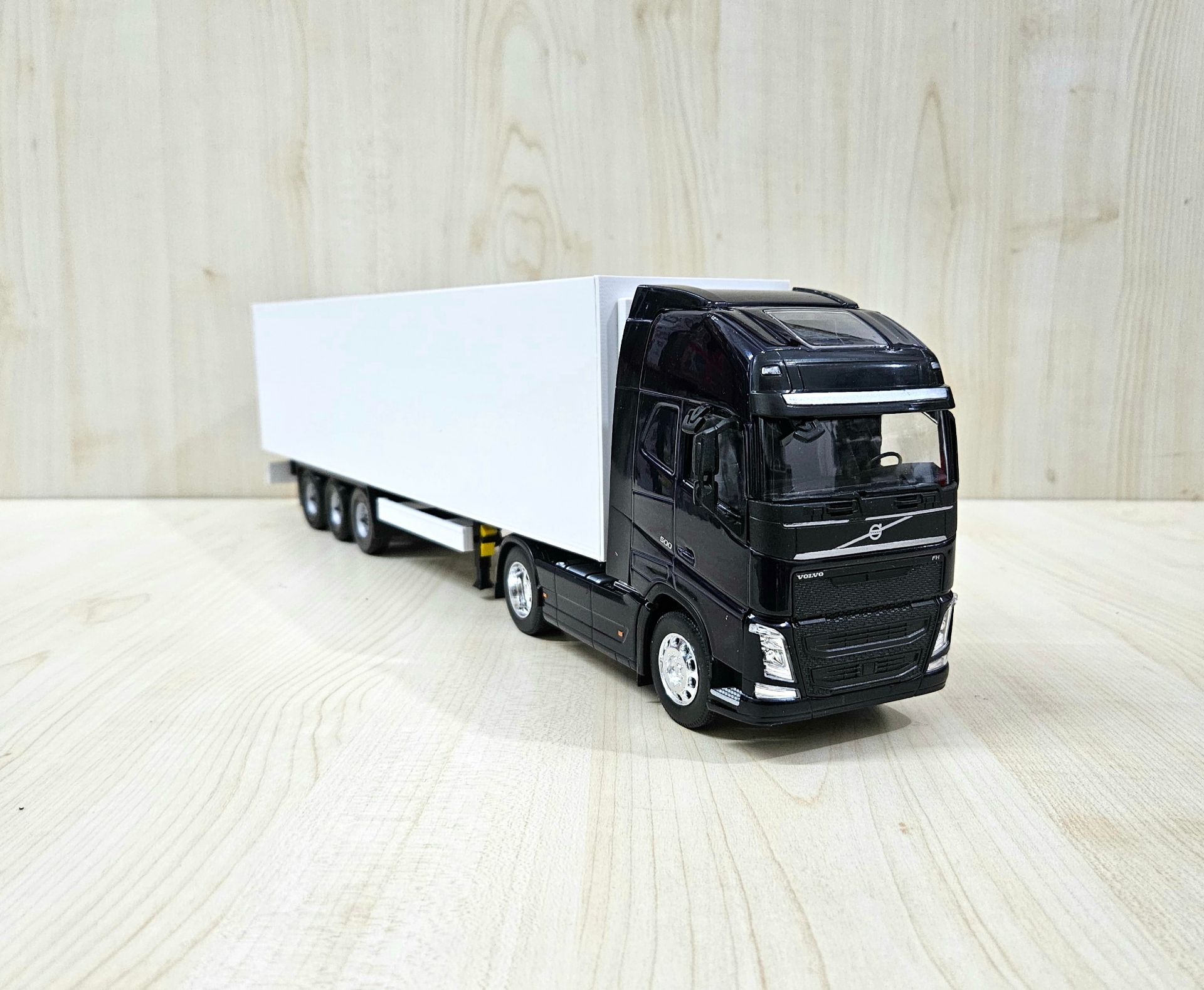 1/32 WELLY LACİVERT VOLVO FH4 FRIGO DORSELİ TIR MAKETİ