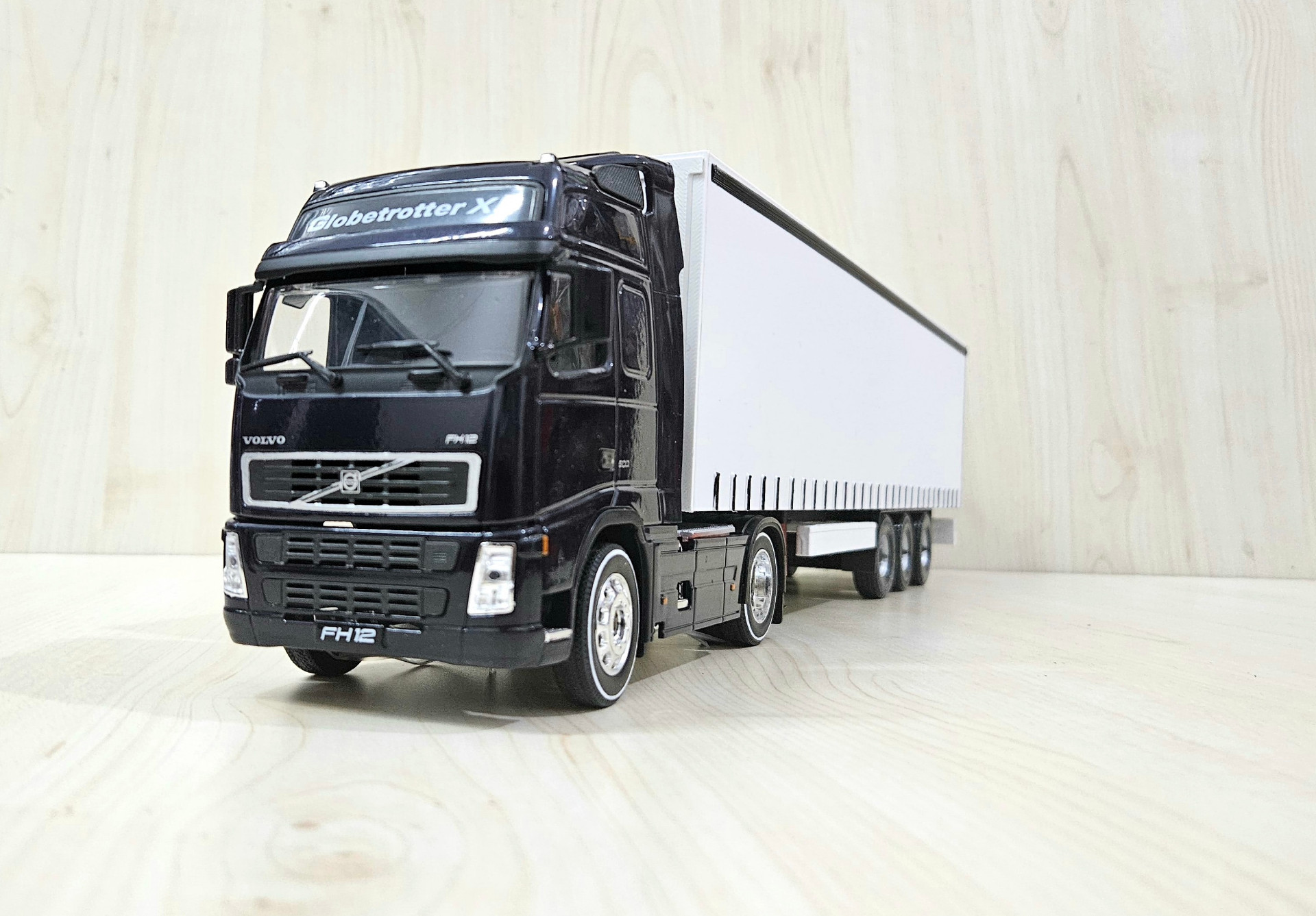1/32 WELLY LACİVERT VOLVO FH3 TENTE DORSELİ TIR MAKETİ