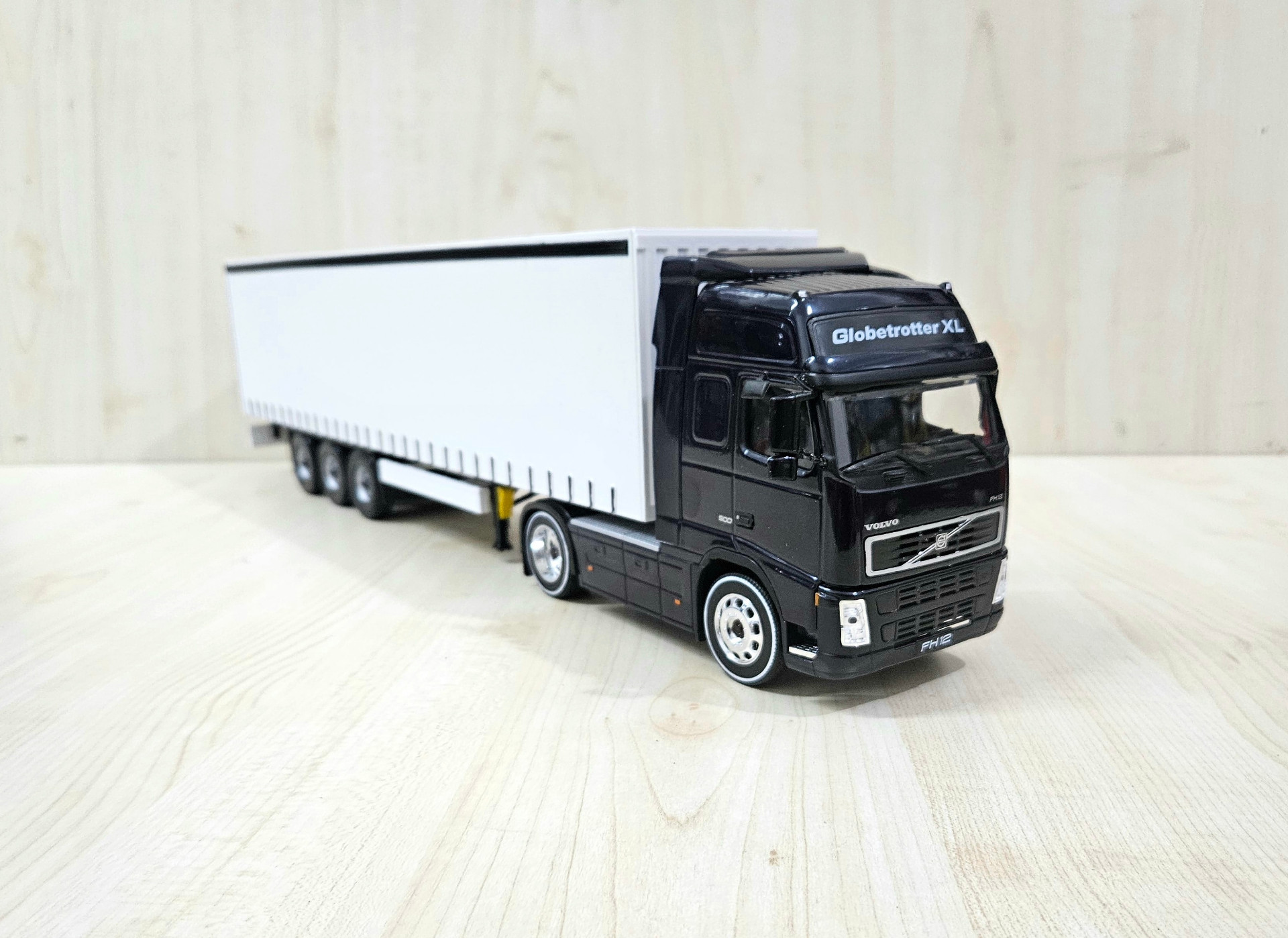 1/32 WELLY LACİVERT VOLVO FH3 TENTE DORSELİ TIR MAKETİ