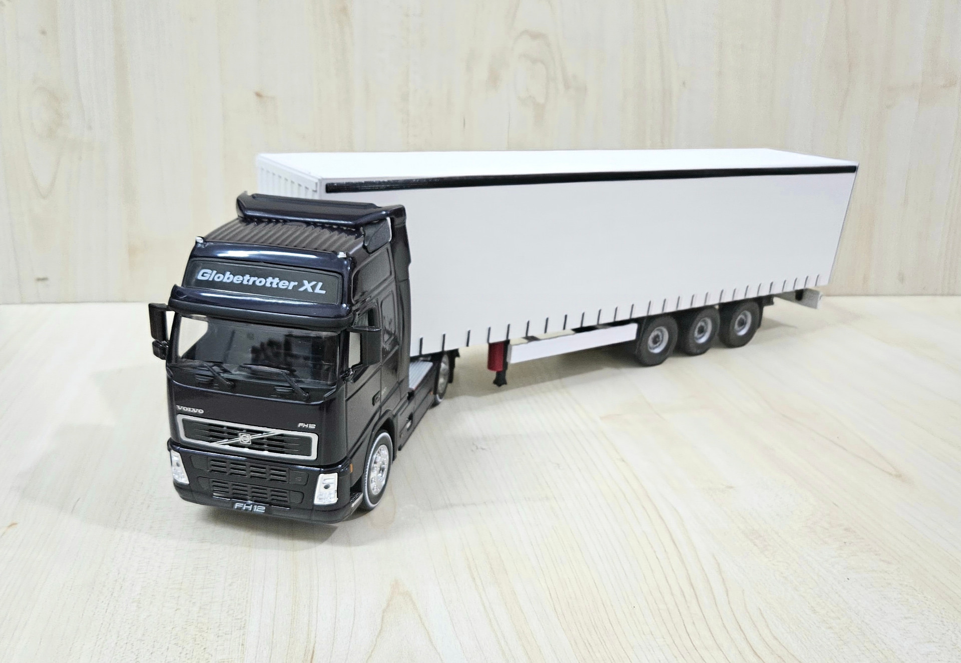 1/32 WELLY LACİVERT VOLVO FH3 TENTE DORSELİ TIR MAKETİ