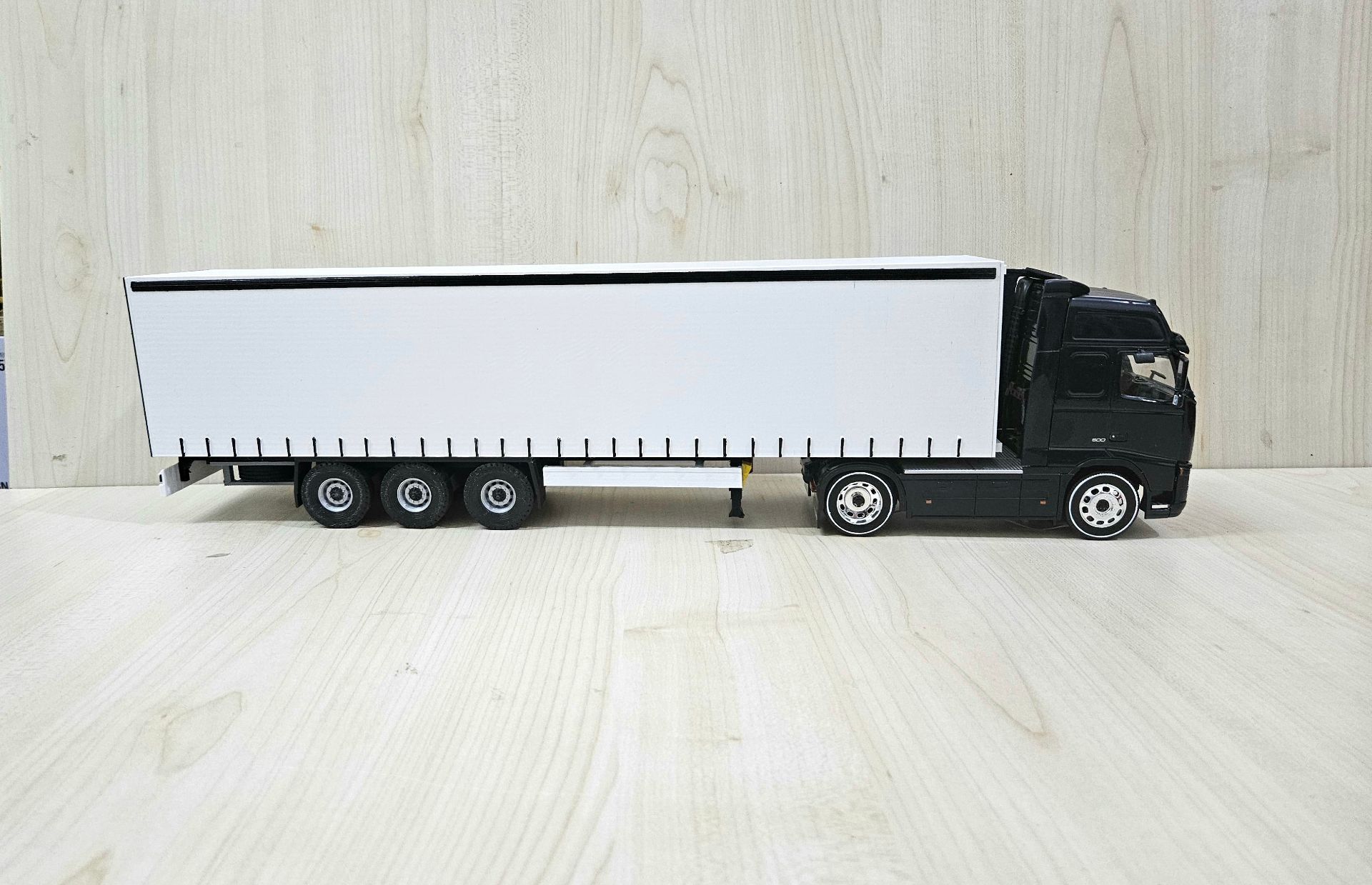 1/32 WELLY LACİVERT VOLVO FH3 TENTE DORSELİ TIR MAKETİ