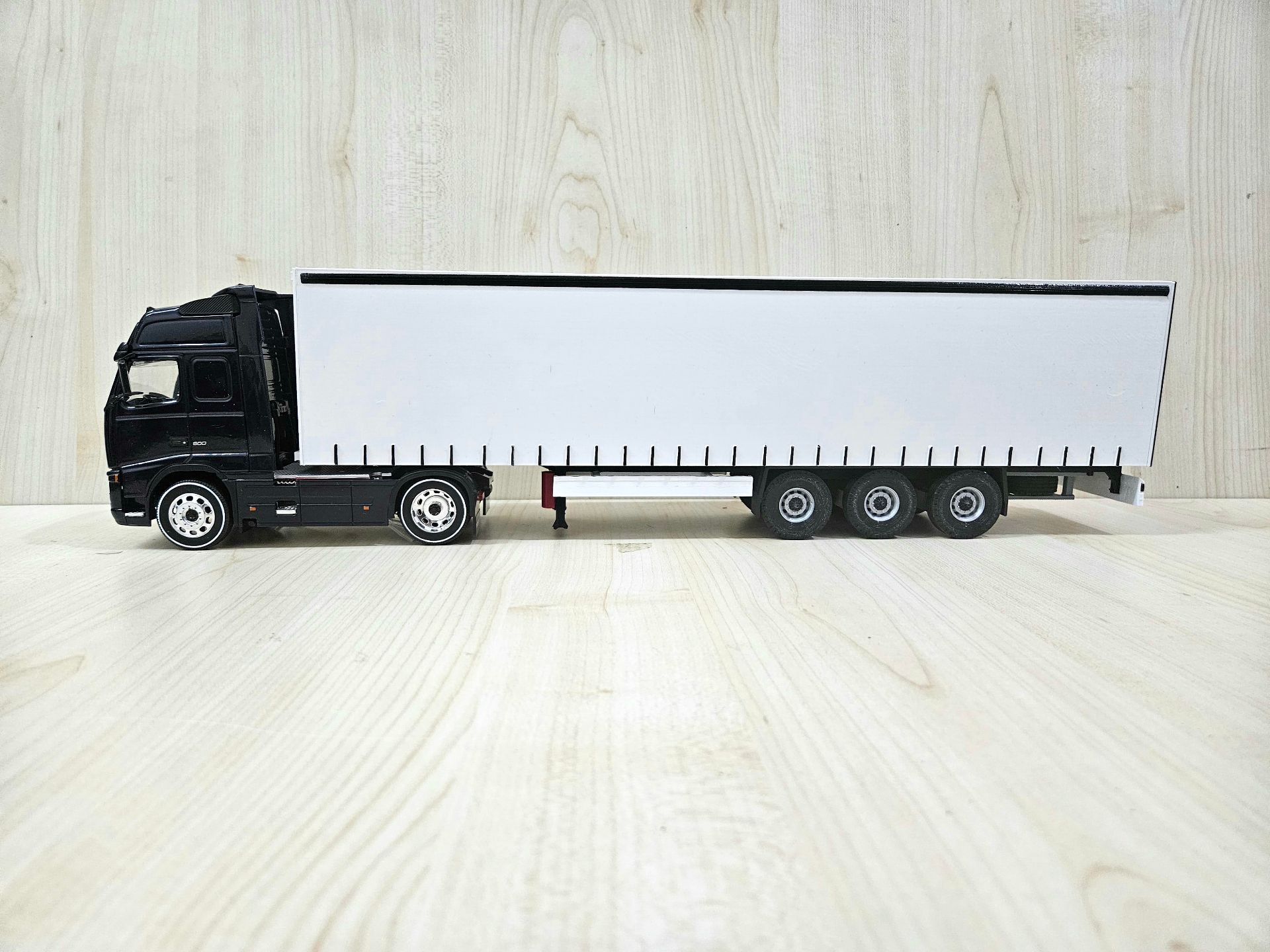1/32 WELLY LACİVERT VOLVO FH3 TENTE DORSELİ TIR MAKETİ