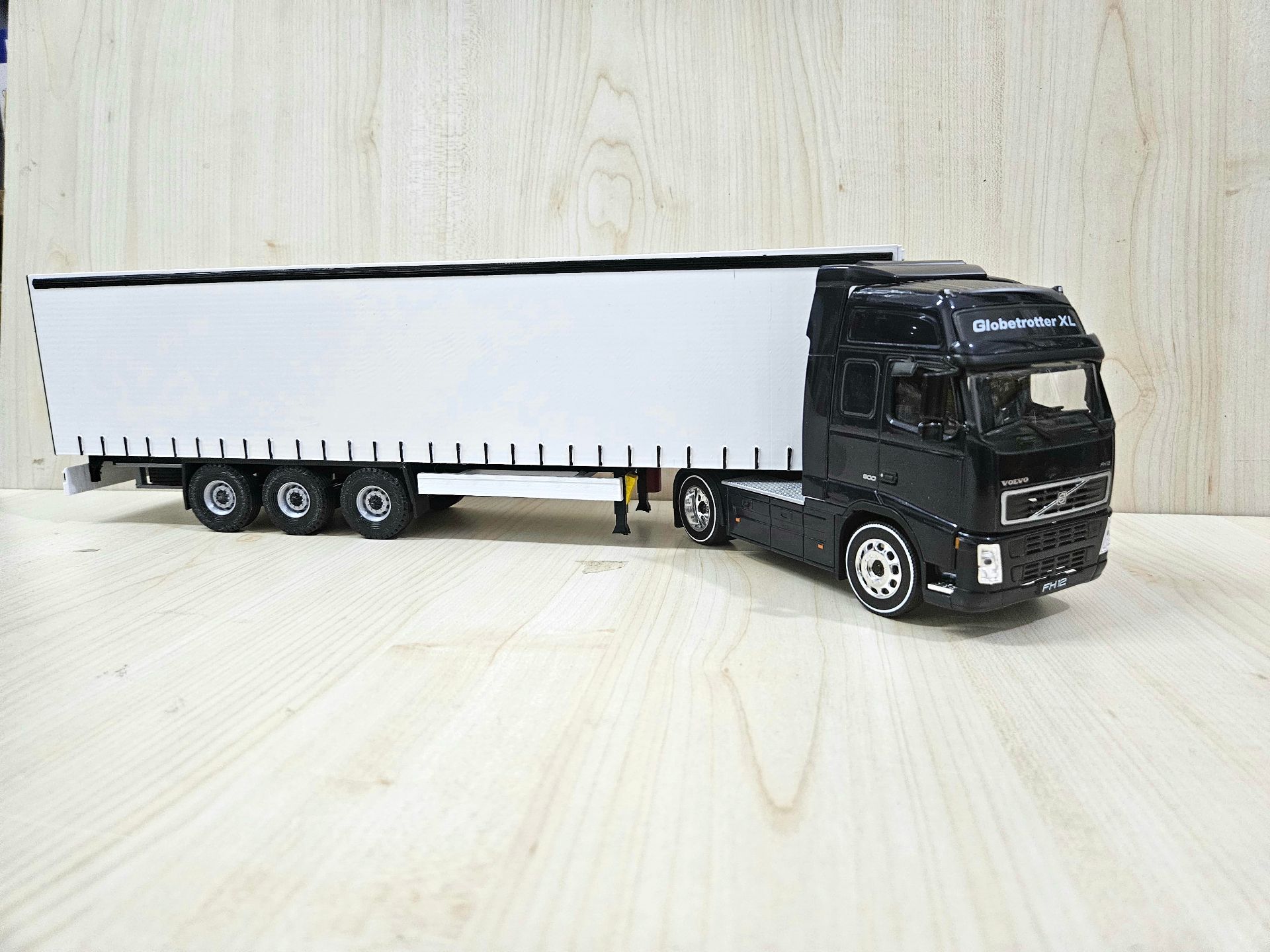1/32 WELLY LACİVERT VOLVO FH3 TENTE DORSELİ TIR MAKETİ