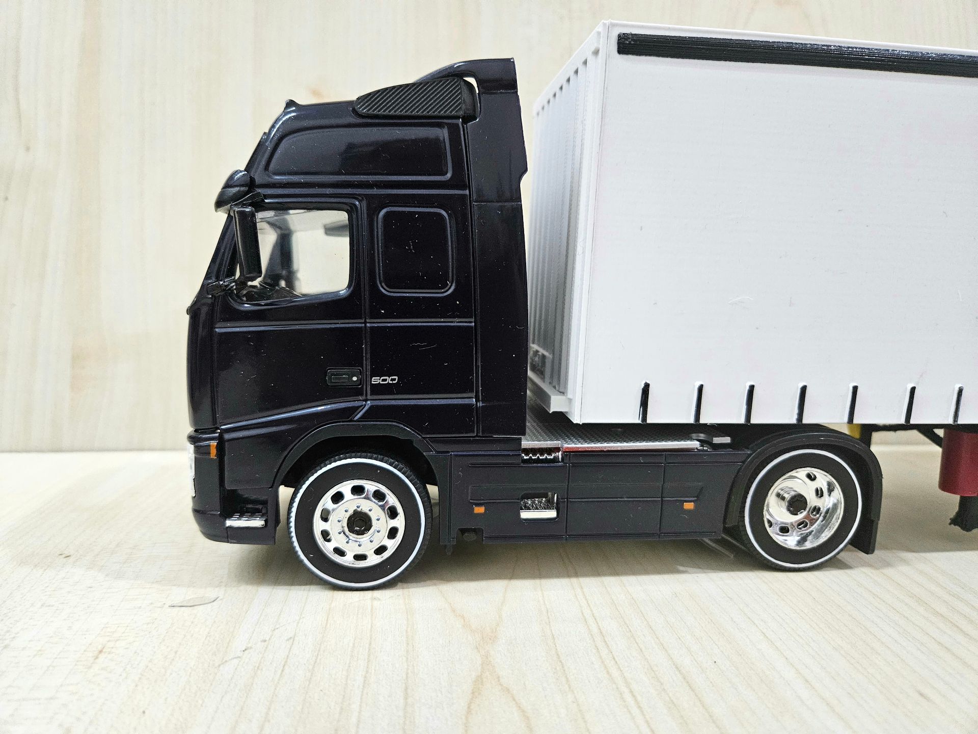 1/32 WELLY LACİVERT VOLVO FH3 TENTE DORSELİ TIR MAKETİ