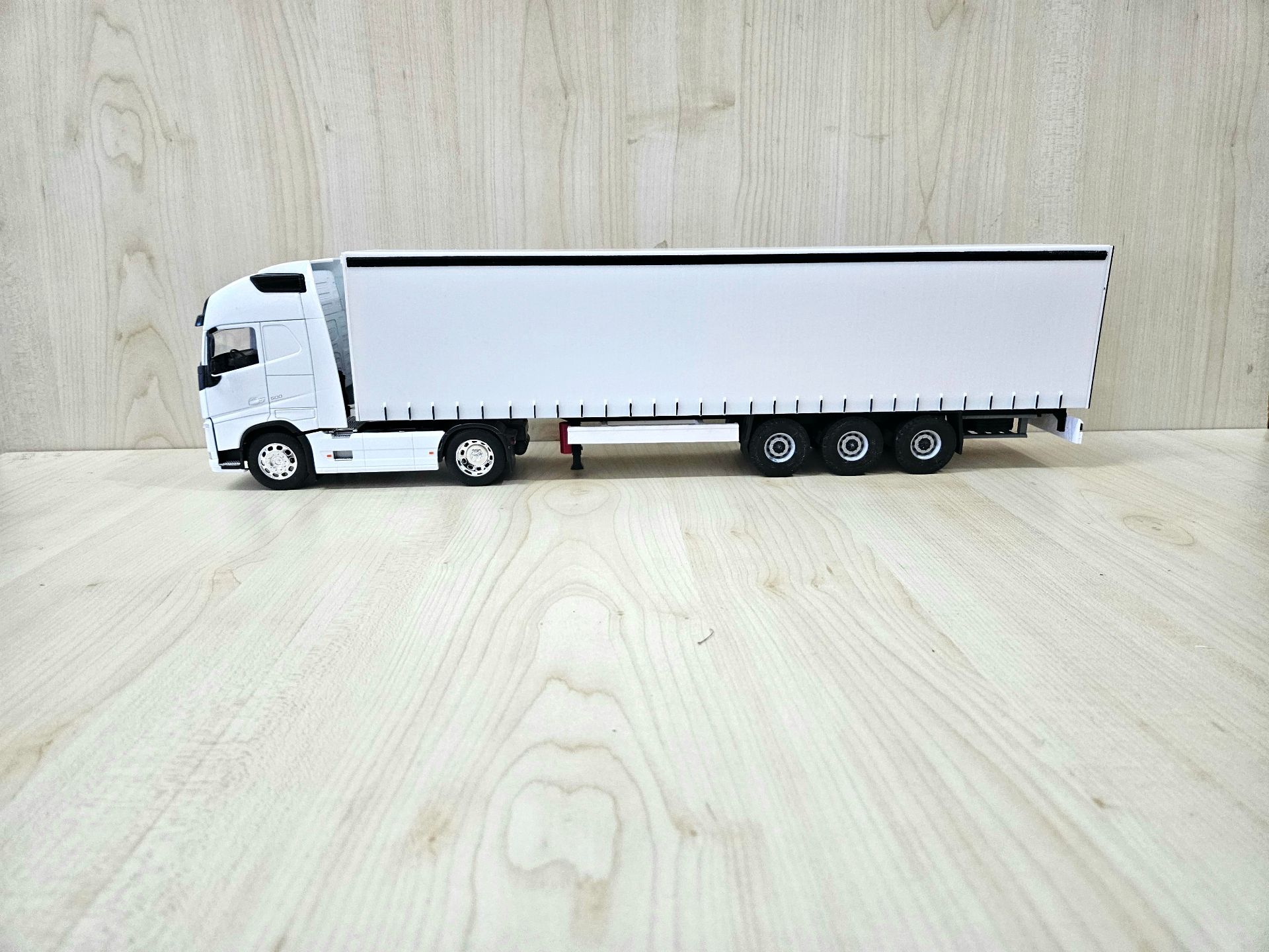 1/32 WELLY BEYAZ VOLVO FH4 TENTE DORSELİ TIR MAKETİ