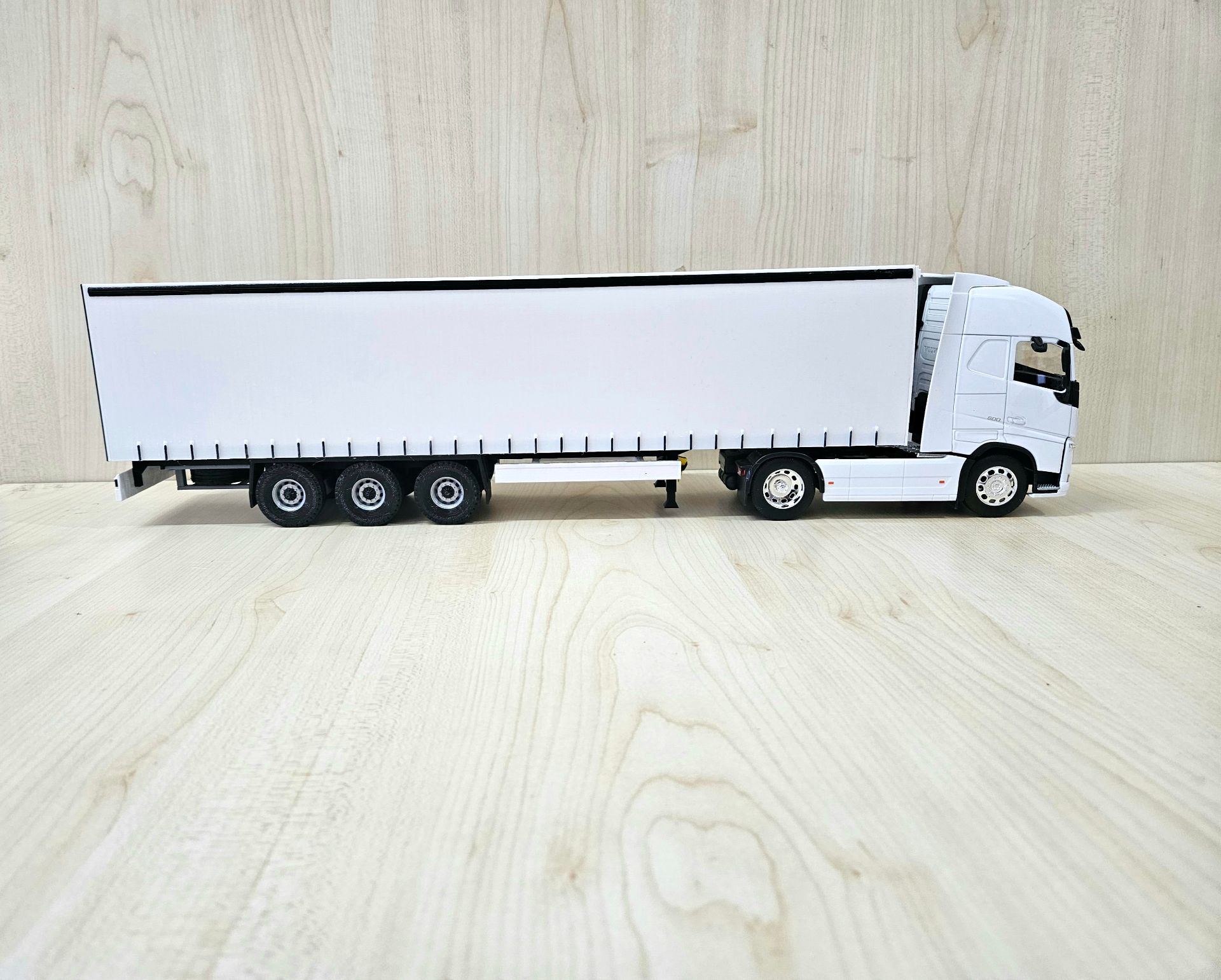 1/32 WELLY BEYAZ VOLVO FH4 TENTE DORSELİ TIR MAKETİ