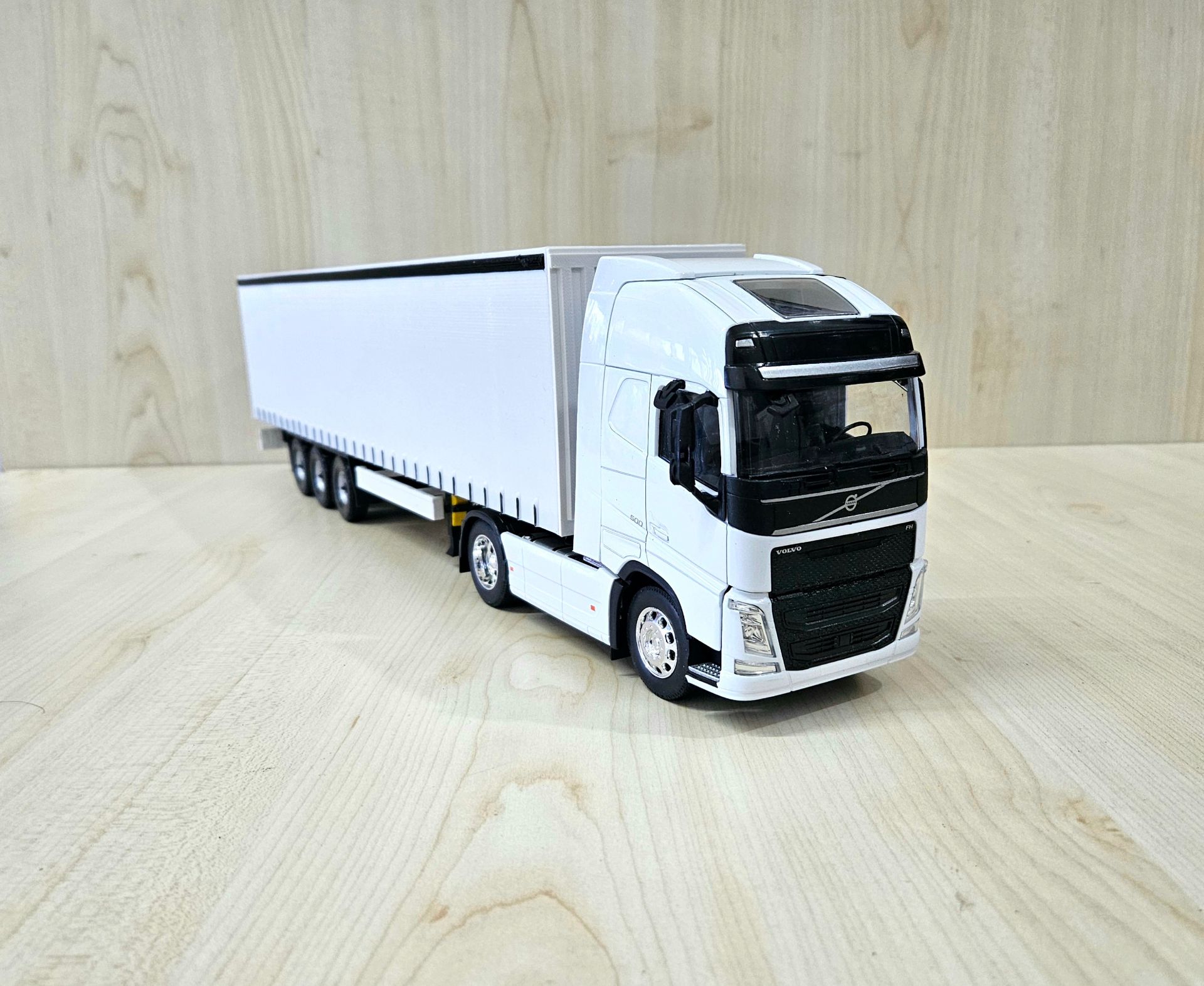 1/32 WELLY BEYAZ VOLVO FH4 TENTE DORSELİ TIR MAKETİ