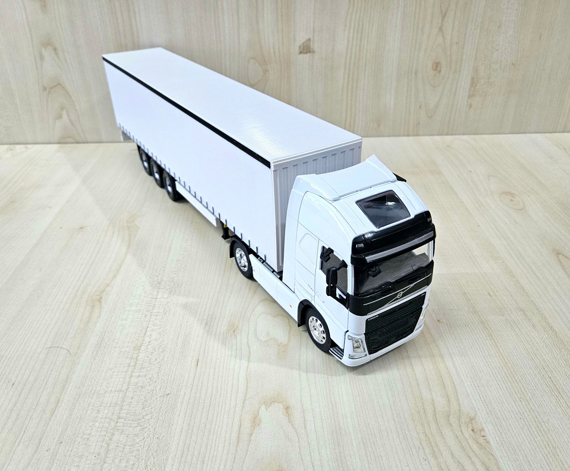 1/32 WELLY BEYAZ VOLVO FH4 TENTE DORSELİ TIR MAKETİ