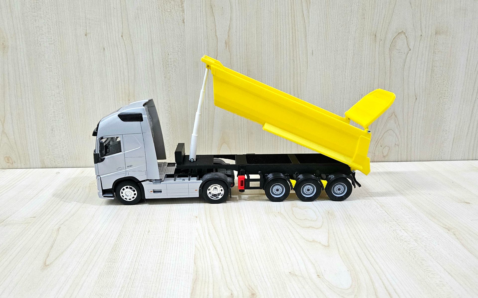 1/32 WELLY GRİ VOLVO FH4 DAMPERLİ TIR MAKETİ