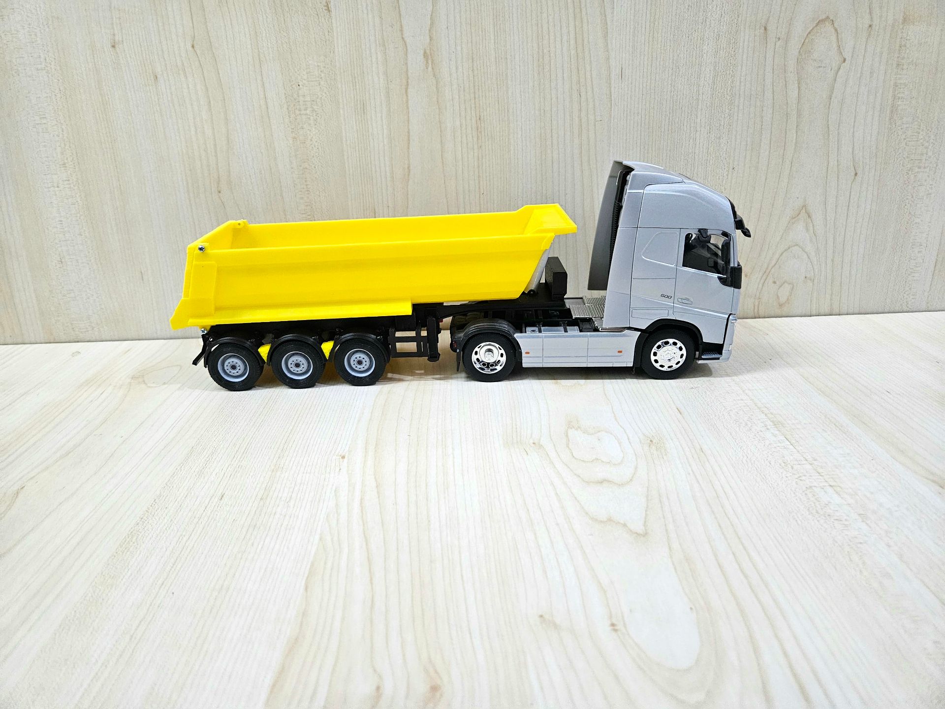 1/32 WELLY GRİ VOLVO FH4 DAMPERLİ TIR MAKETİ