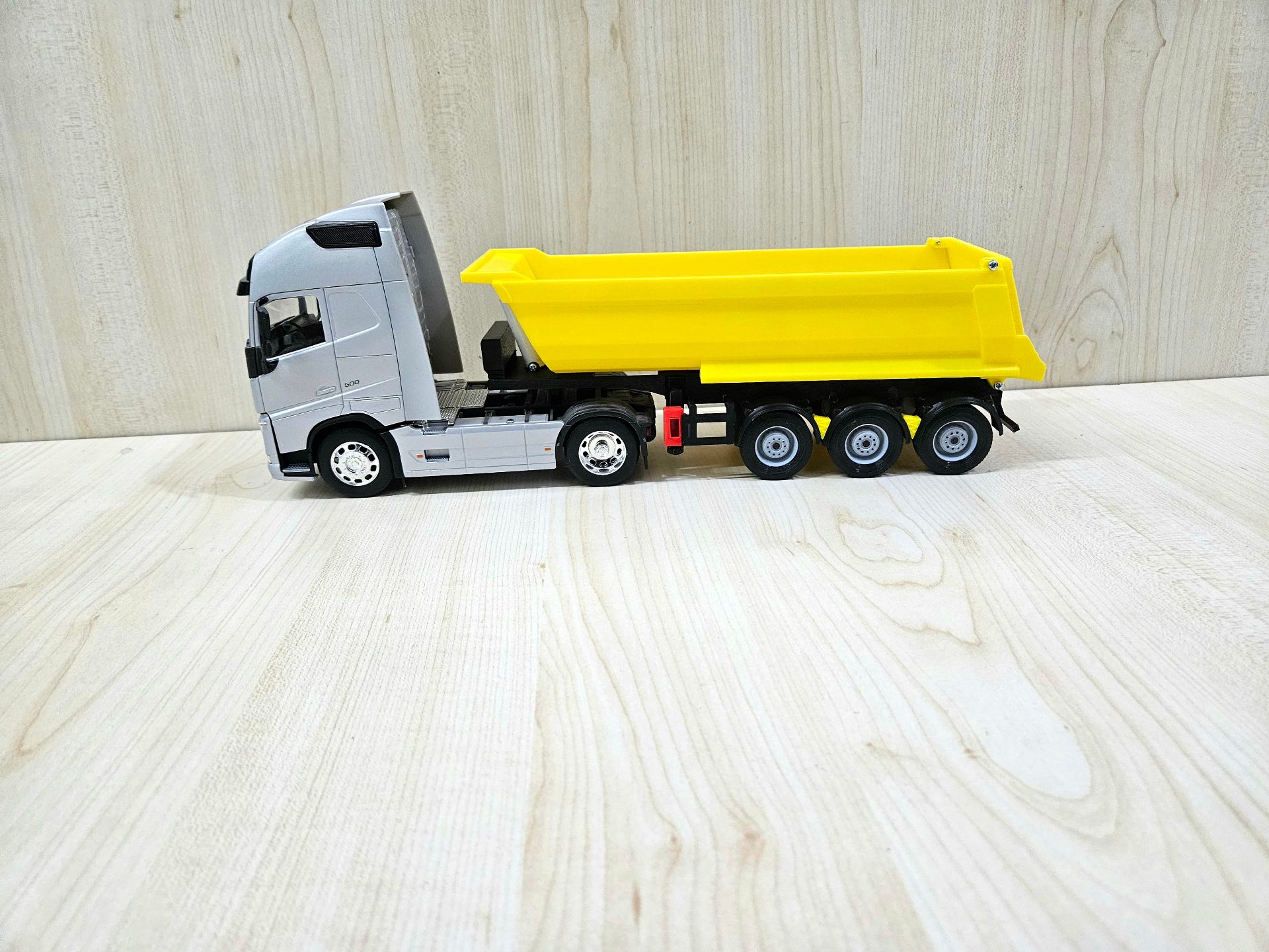 1/32 WELLY GRİ VOLVO FH4 DAMPERLİ TIR MAKETİ