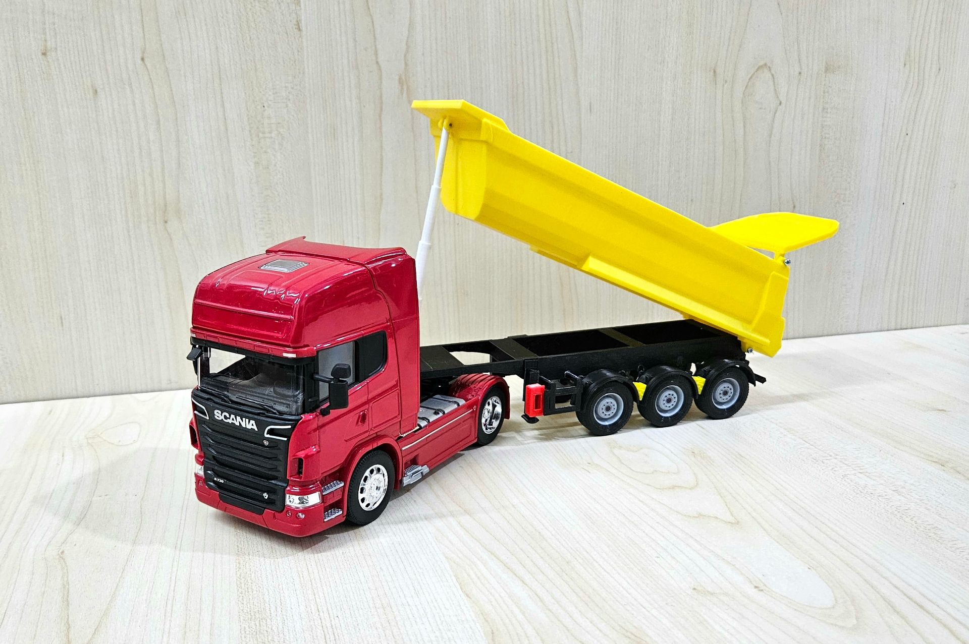 1/32 WELLY SCANIA R730 DAMPERLİ TIR MAKETİ