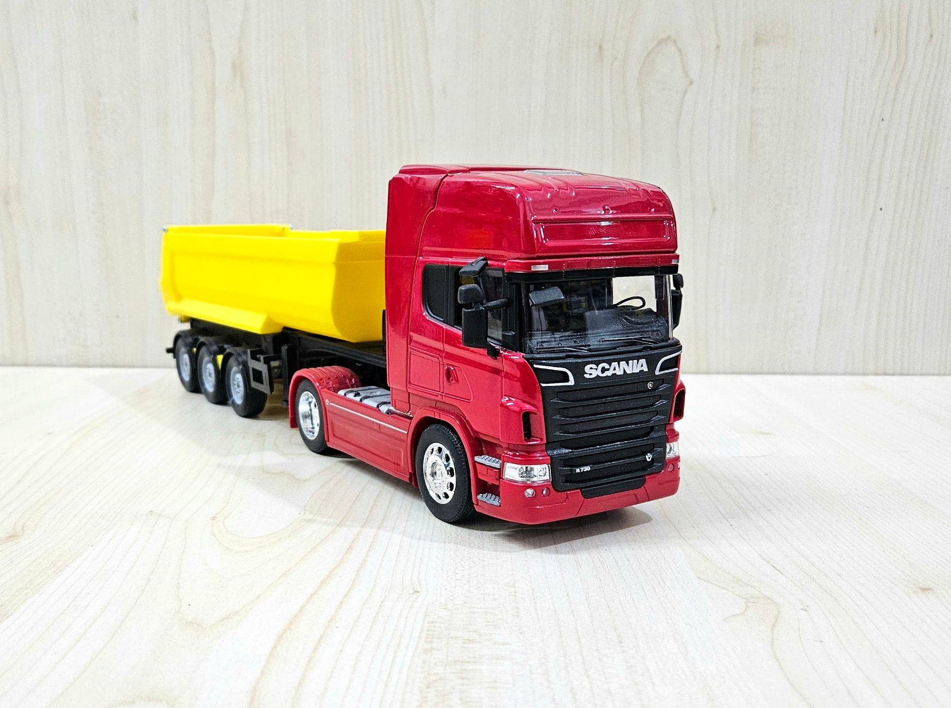 1/32 WELLY SCANIA R730 DAMPERLİ TIR MAKETİ
