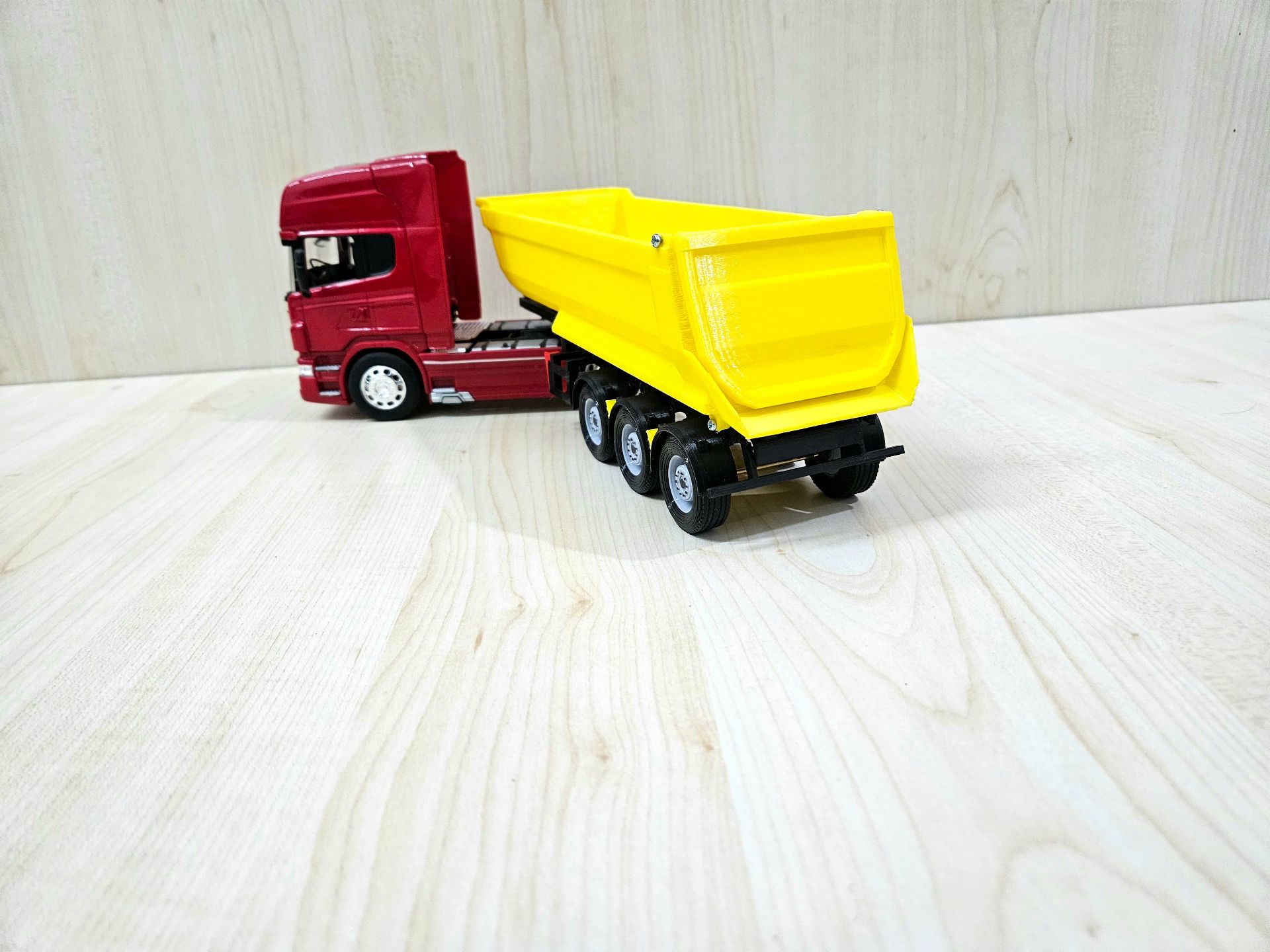 1/32 WELLY SCANIA R730 DAMPERLİ TIR MAKETİ