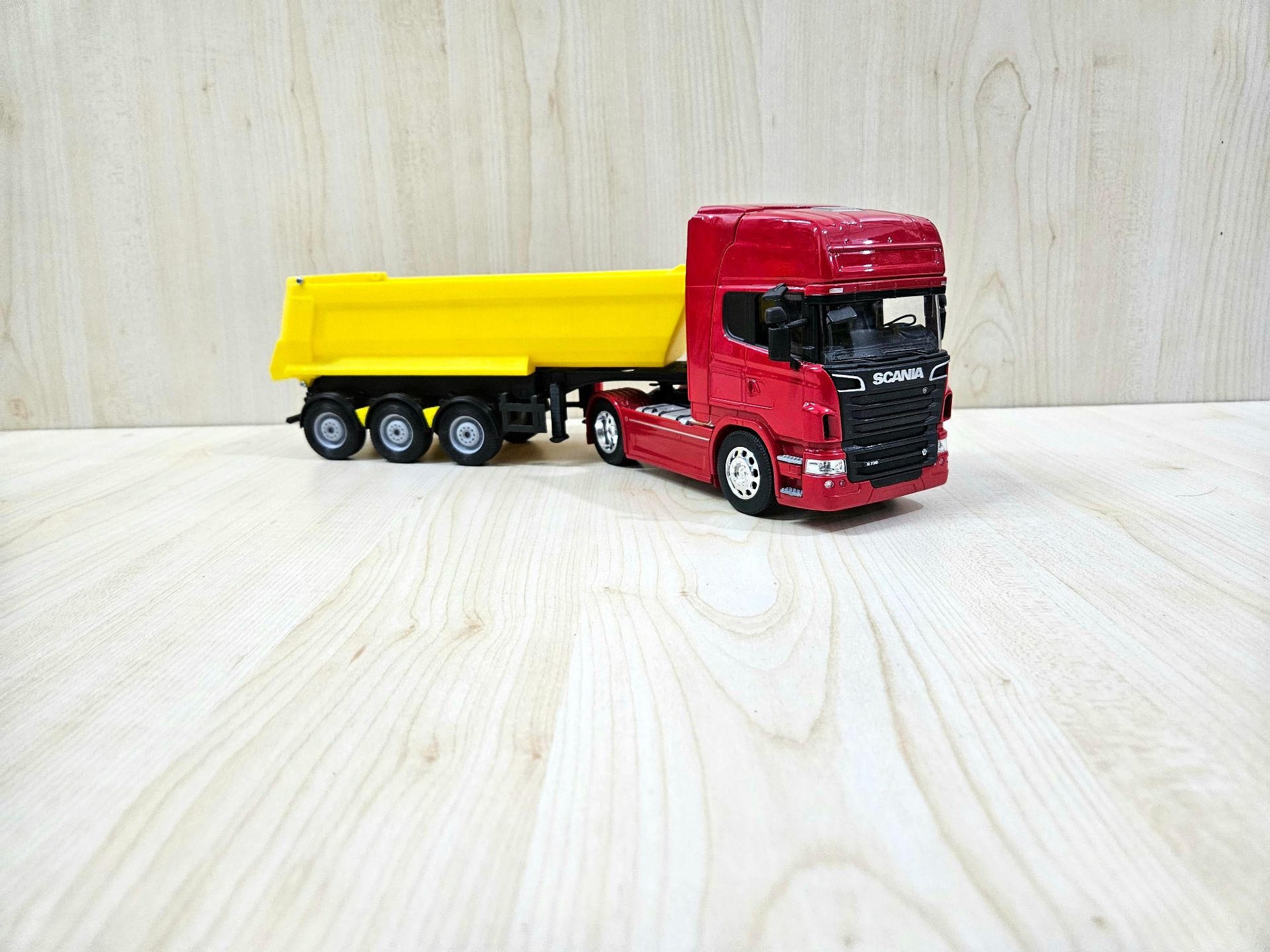 1/32 WELLY SCANIA R730 DAMPERLİ TIR MAKETİ
