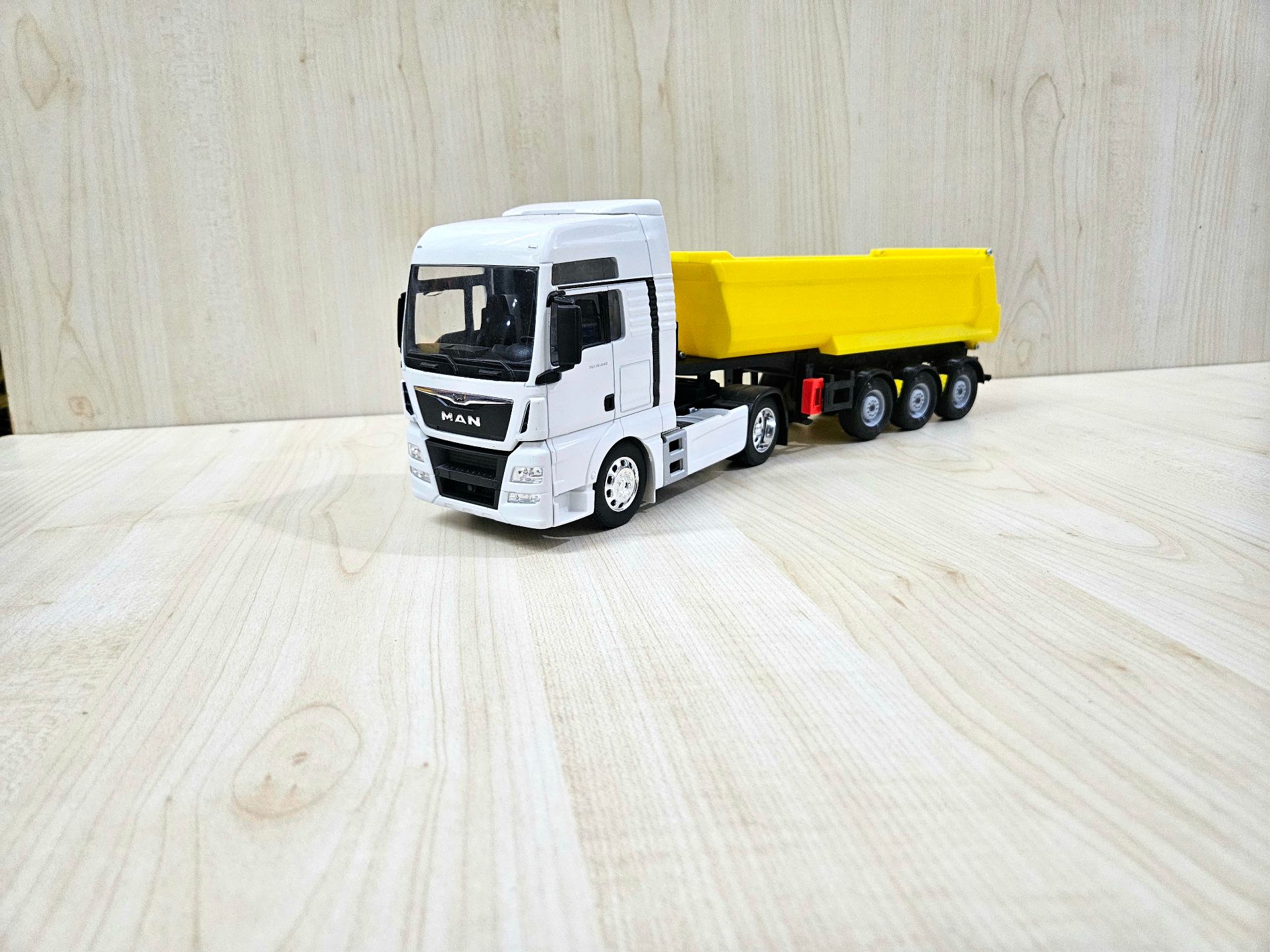 1/32 WELLY MAN TGX DAMPERLİ TIR MAKETİ