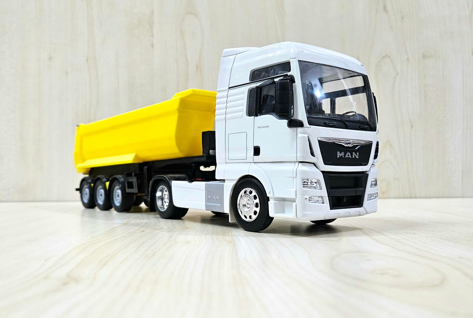 1/32 WELLY MAN TGX DAMPERLİ TIR MAKETİ