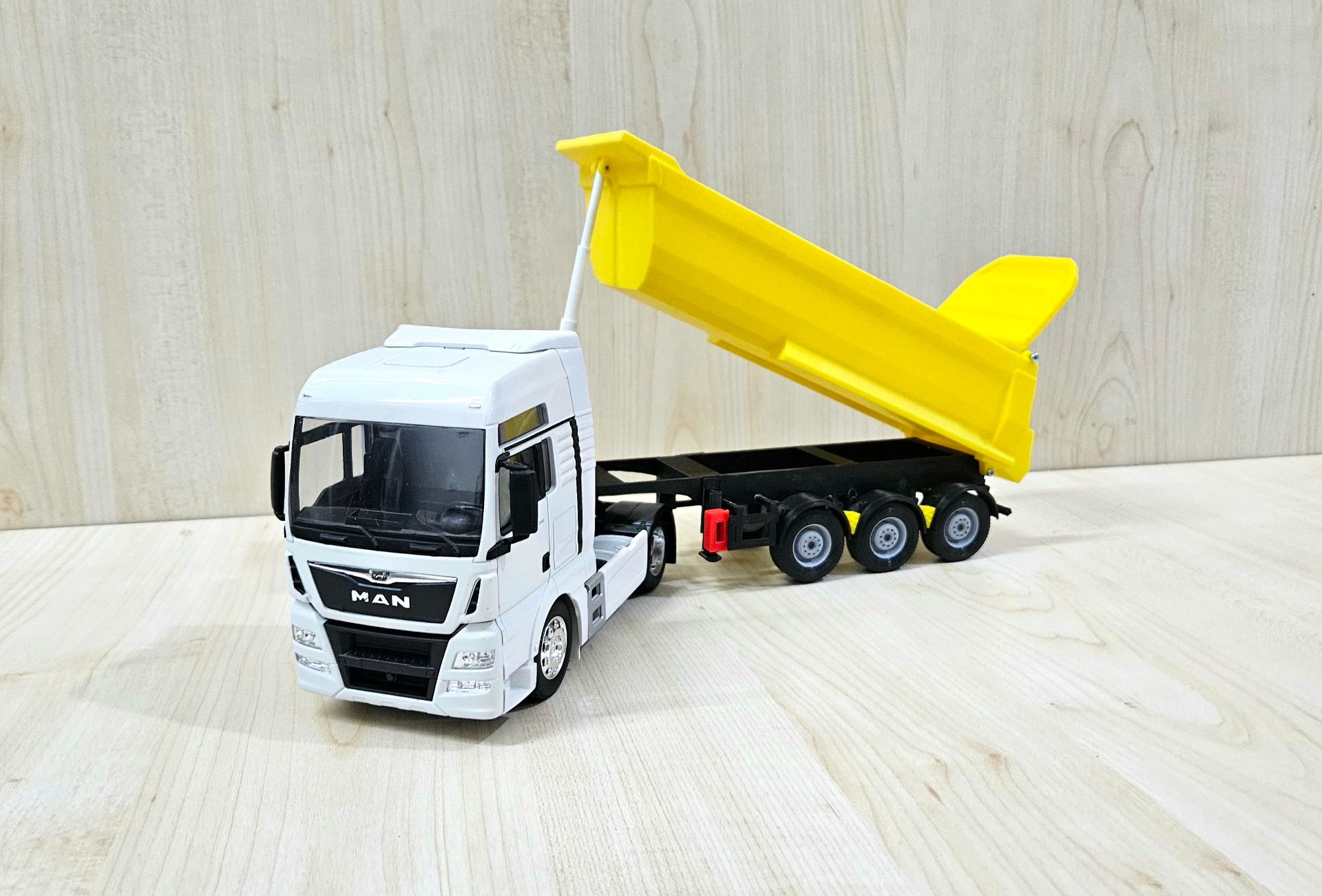 1/32 WELLY MAN TGX DAMPERLİ TIR MAKETİ