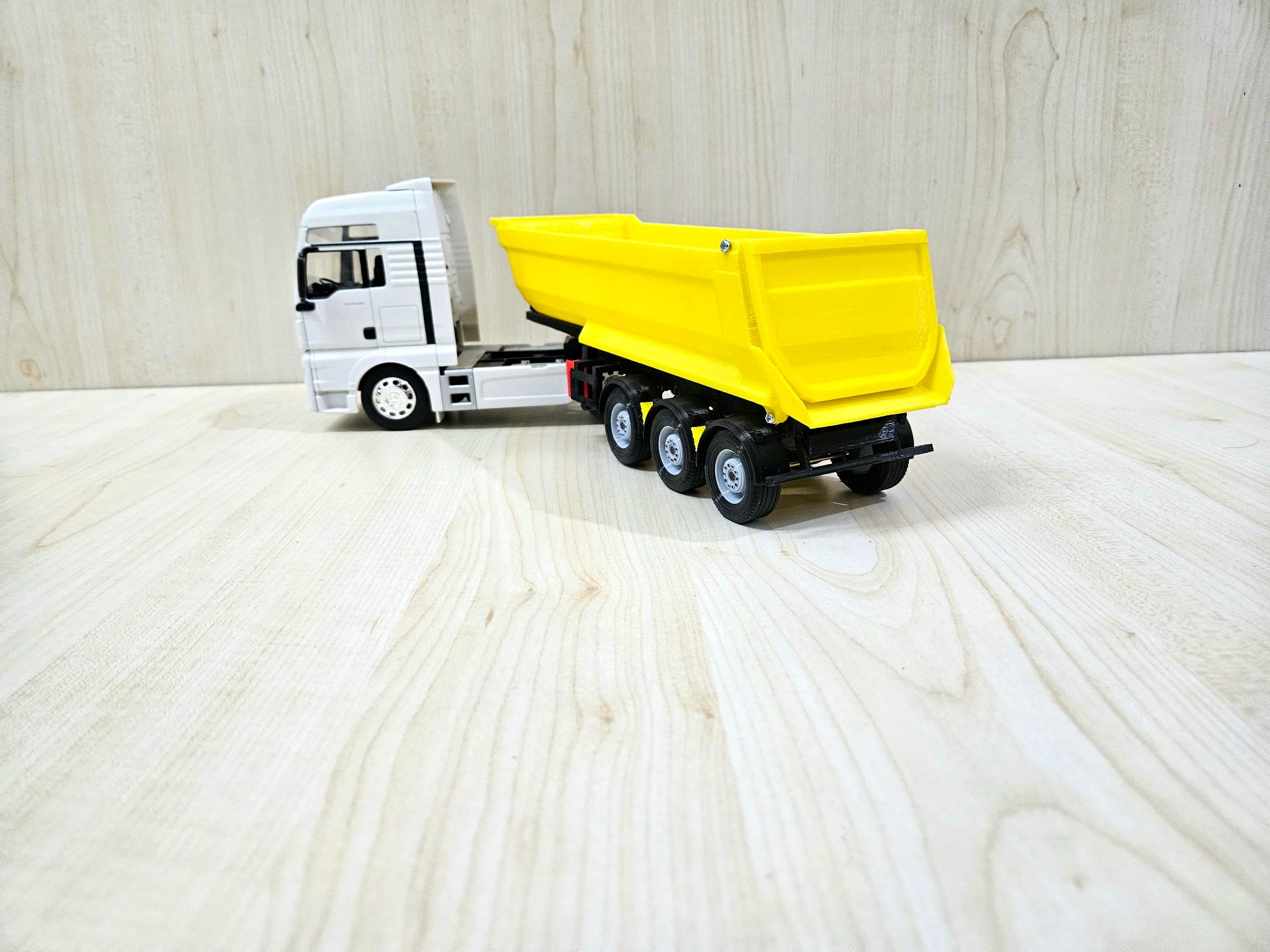 1/32 WELLY MAN TGX DAMPERLİ TIR MAKETİ