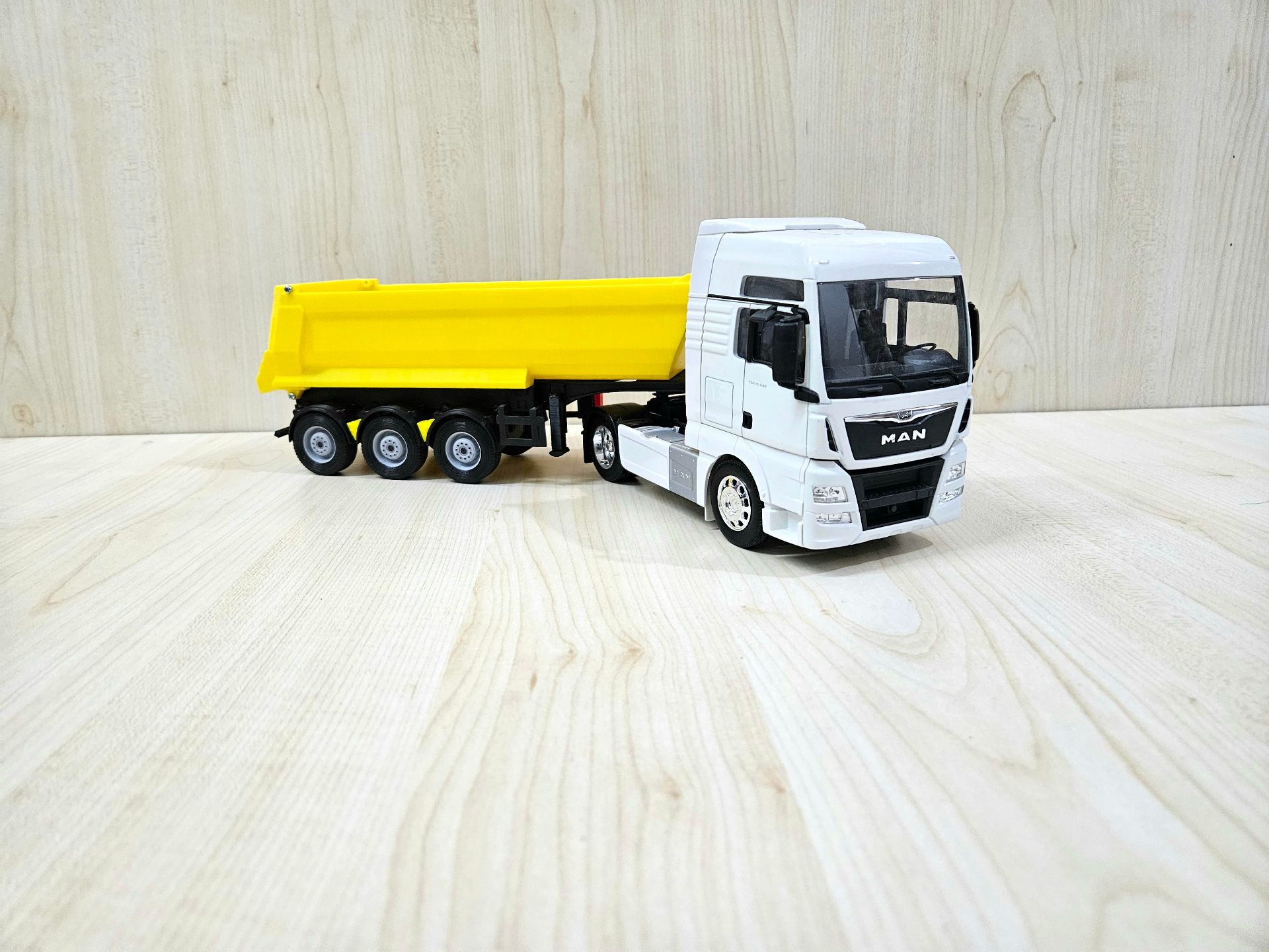 1/32 WELLY MAN TGX DAMPERLİ TIR MAKETİ