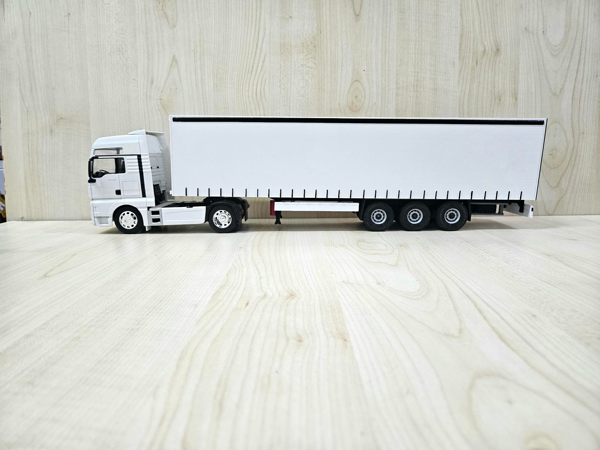 1/32 WELLY MAN TGX TENTE DORSELİ TIR MAKETİ