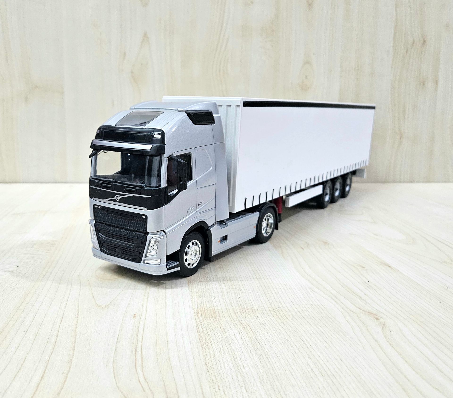 1/32 WELLY GRİ VOLVO FH4 TENTE DORSELİ TIR MAKETİ