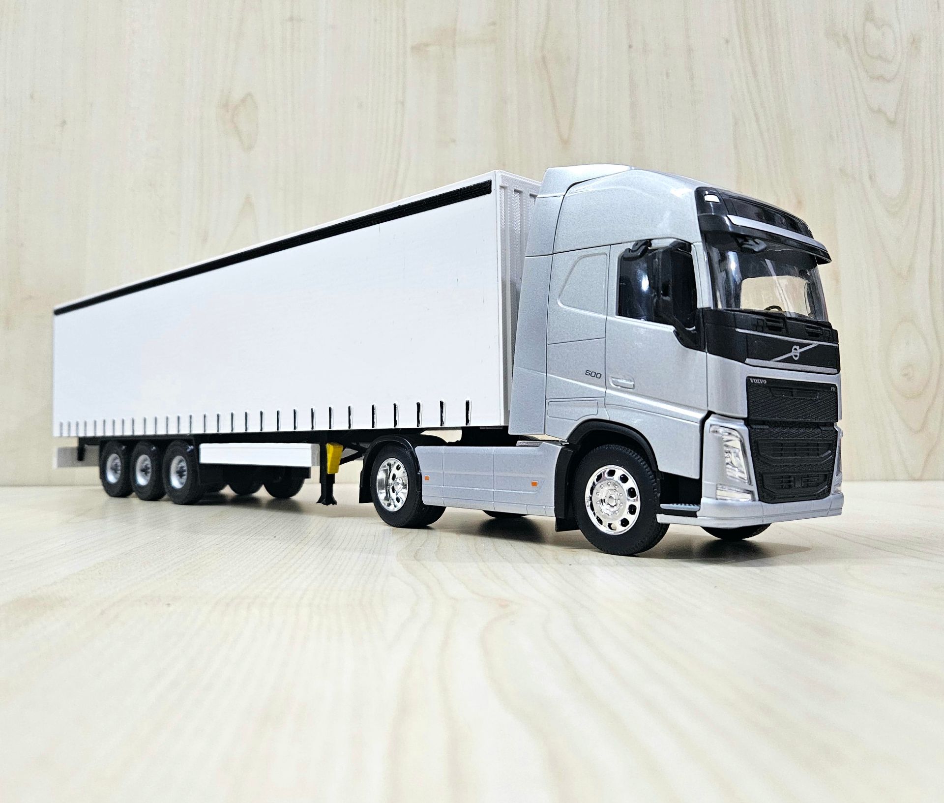 1/32 WELLY GRİ VOLVO FH4 TENTE DORSELİ TIR MAKETİ